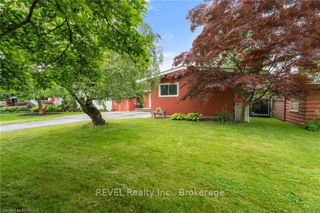 1677 GREGORY Road photo 3