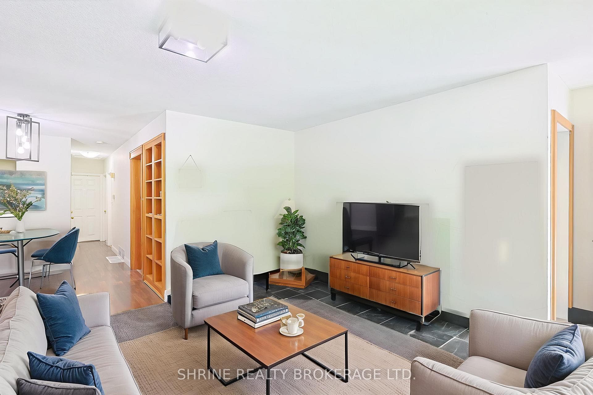 743 Sevilla Park Place photo 3