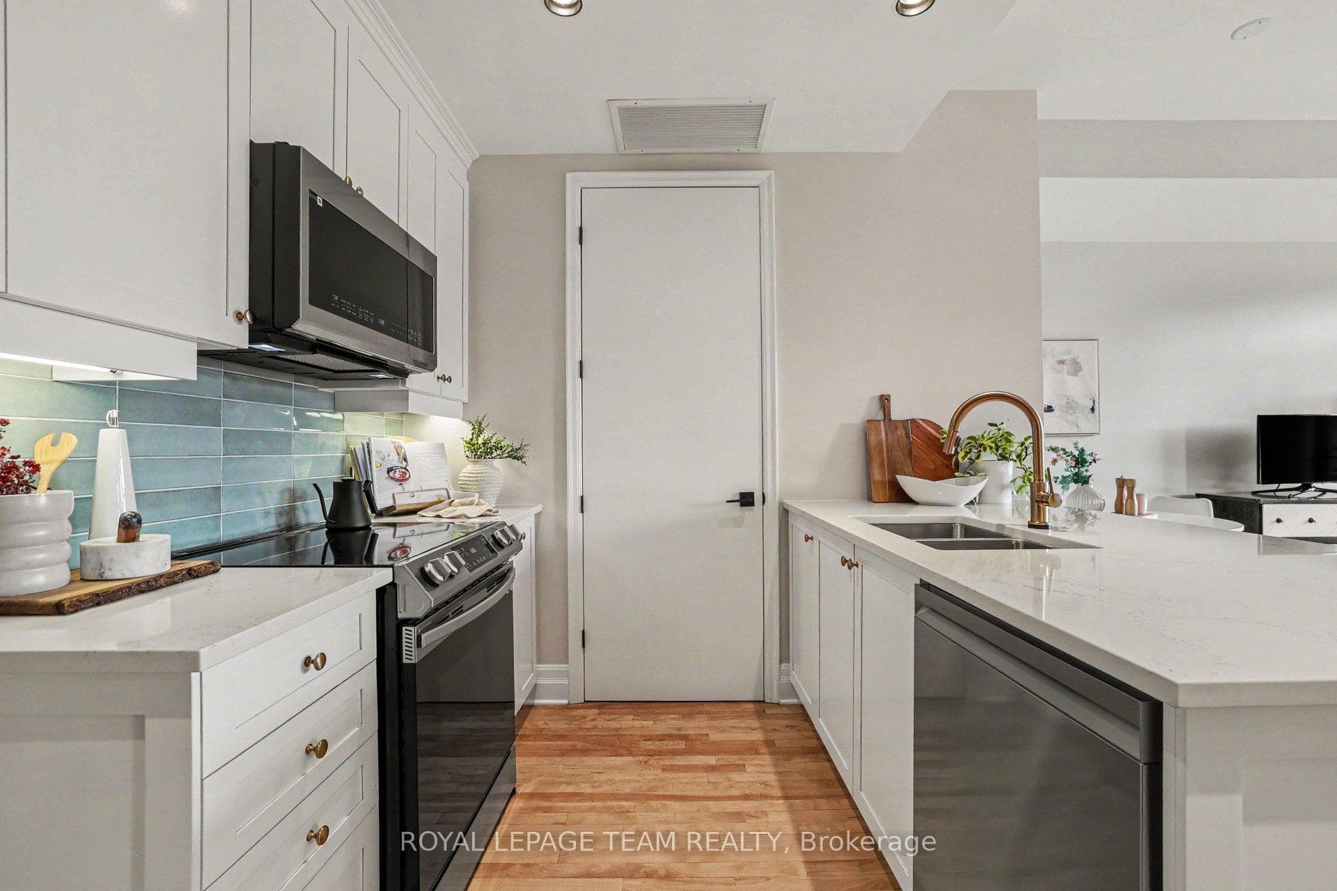 330 Loretta Avenue Unit 301 photo 17