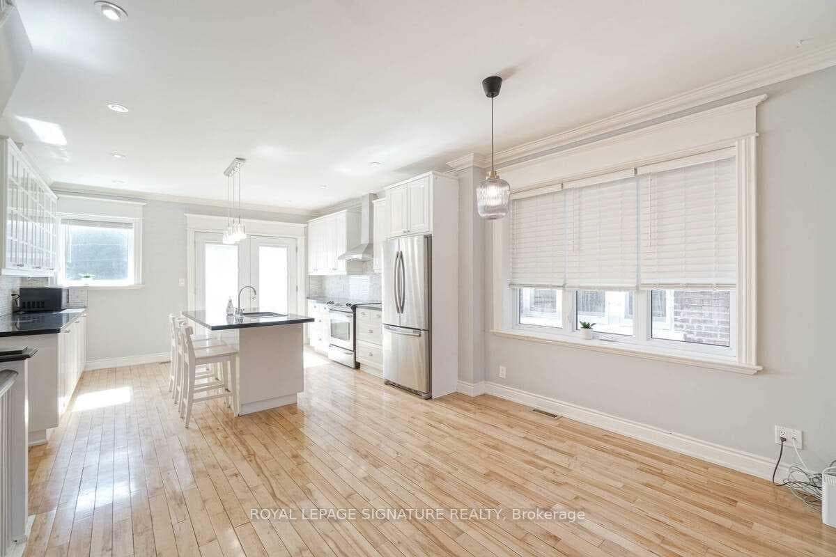 2079 Gerrard Street photo 12