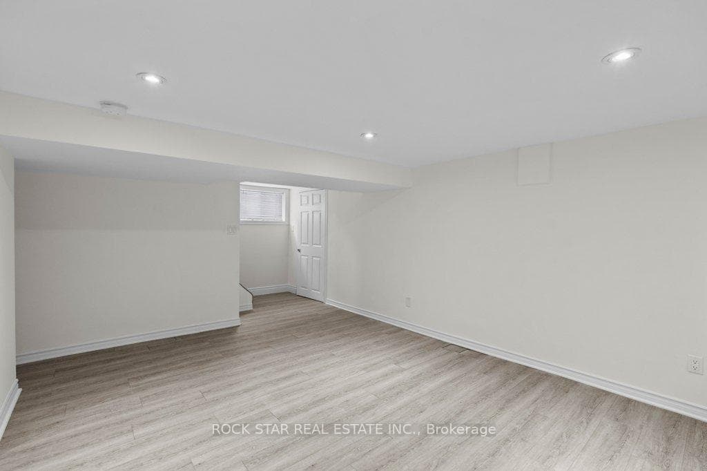 15 MELROSE Avenue Unit Main photo 14
