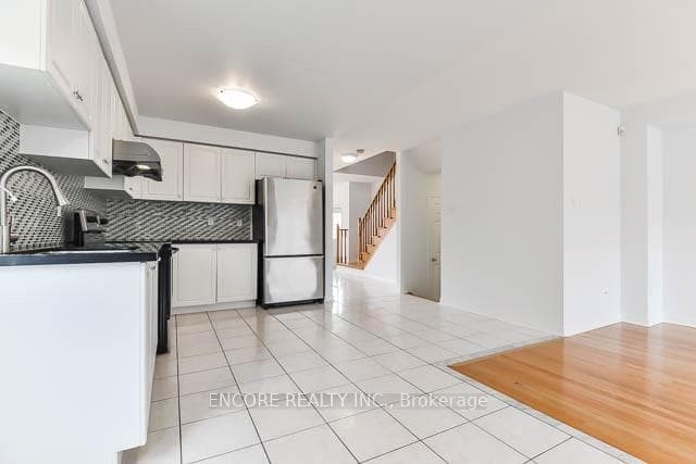 1006 Bur Oak Avenue photo 7