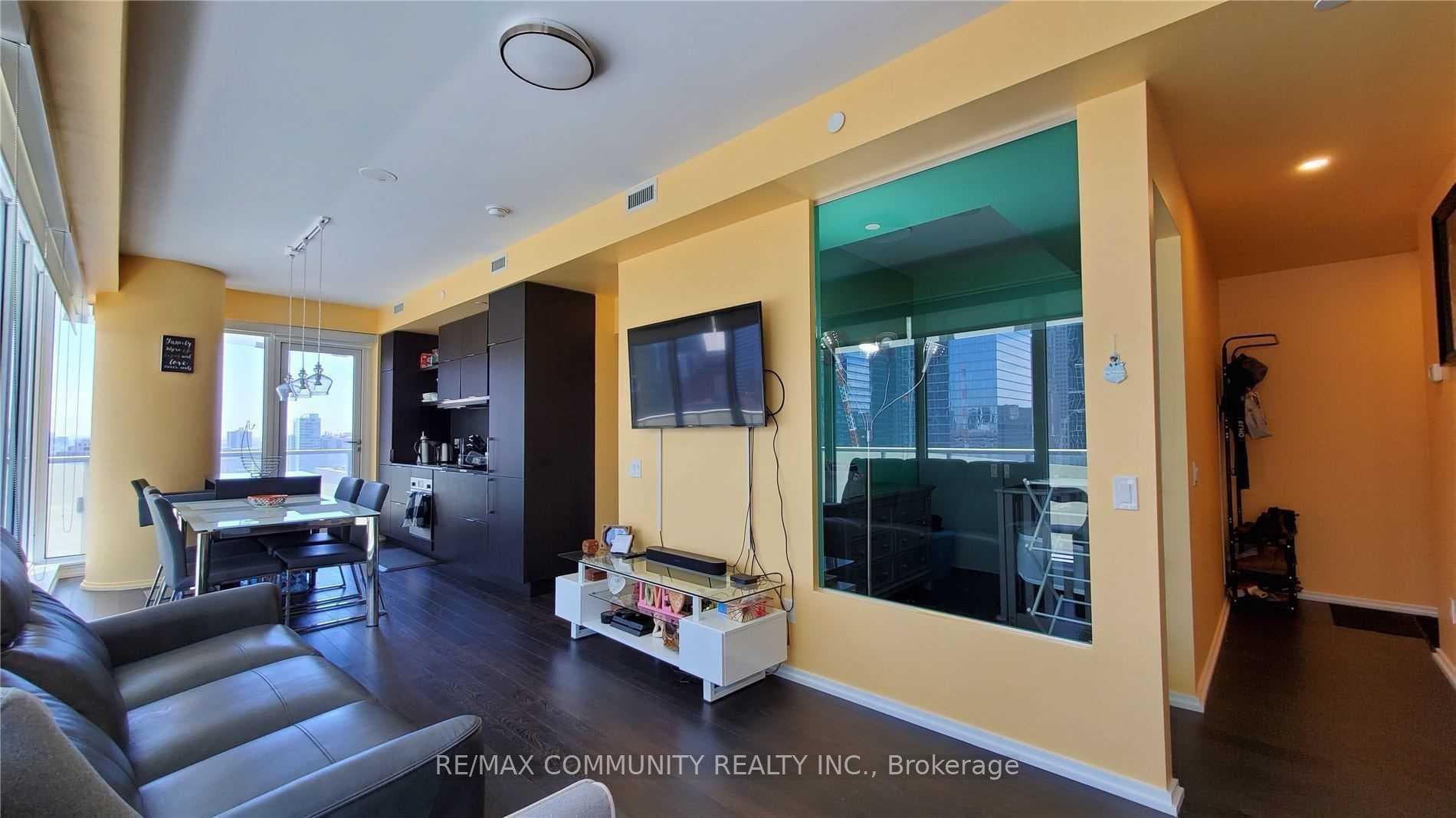 197 Yonge Street Unit 1609 photo 11