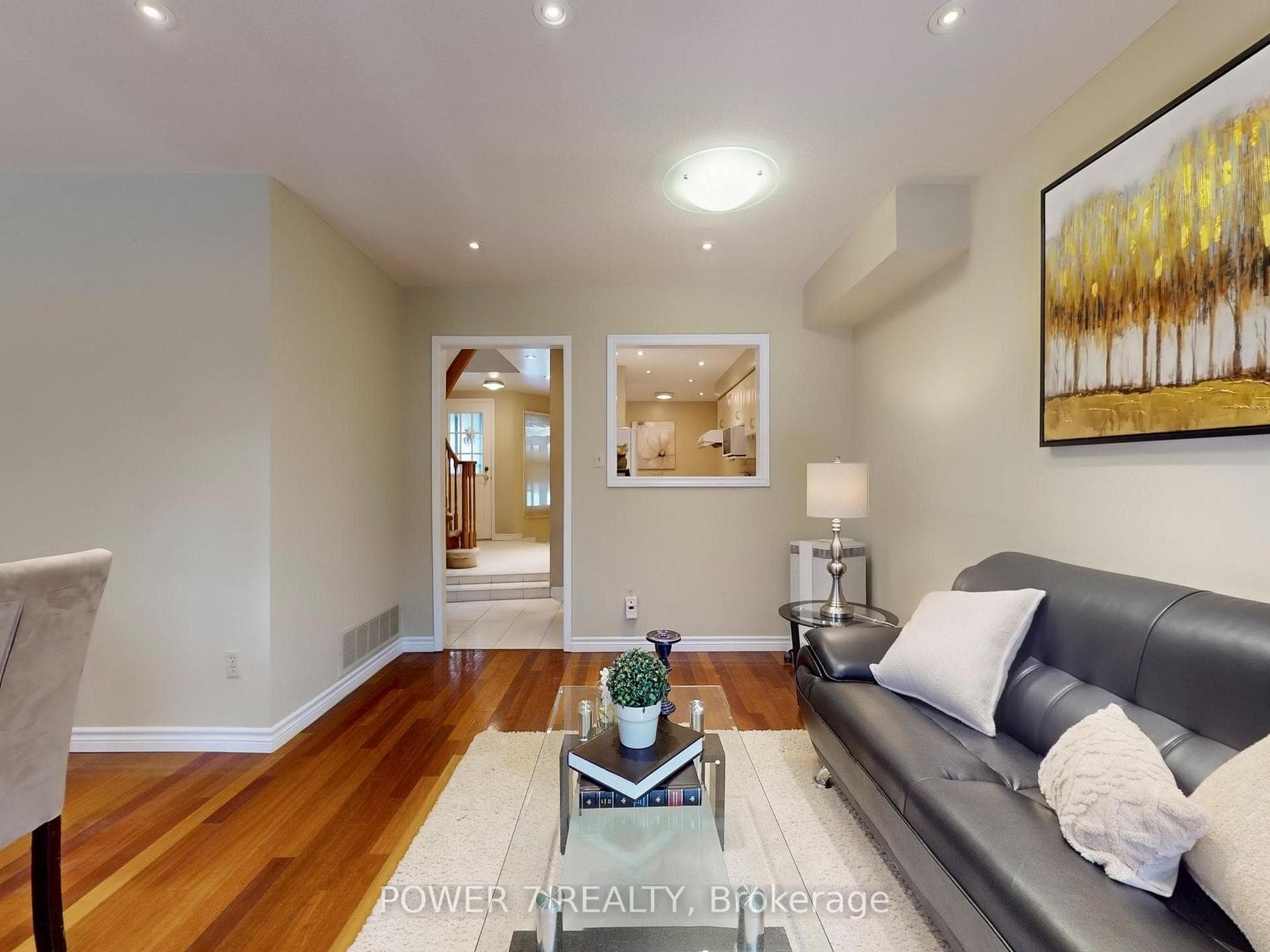 114 SANDYHOOK Square photo 7