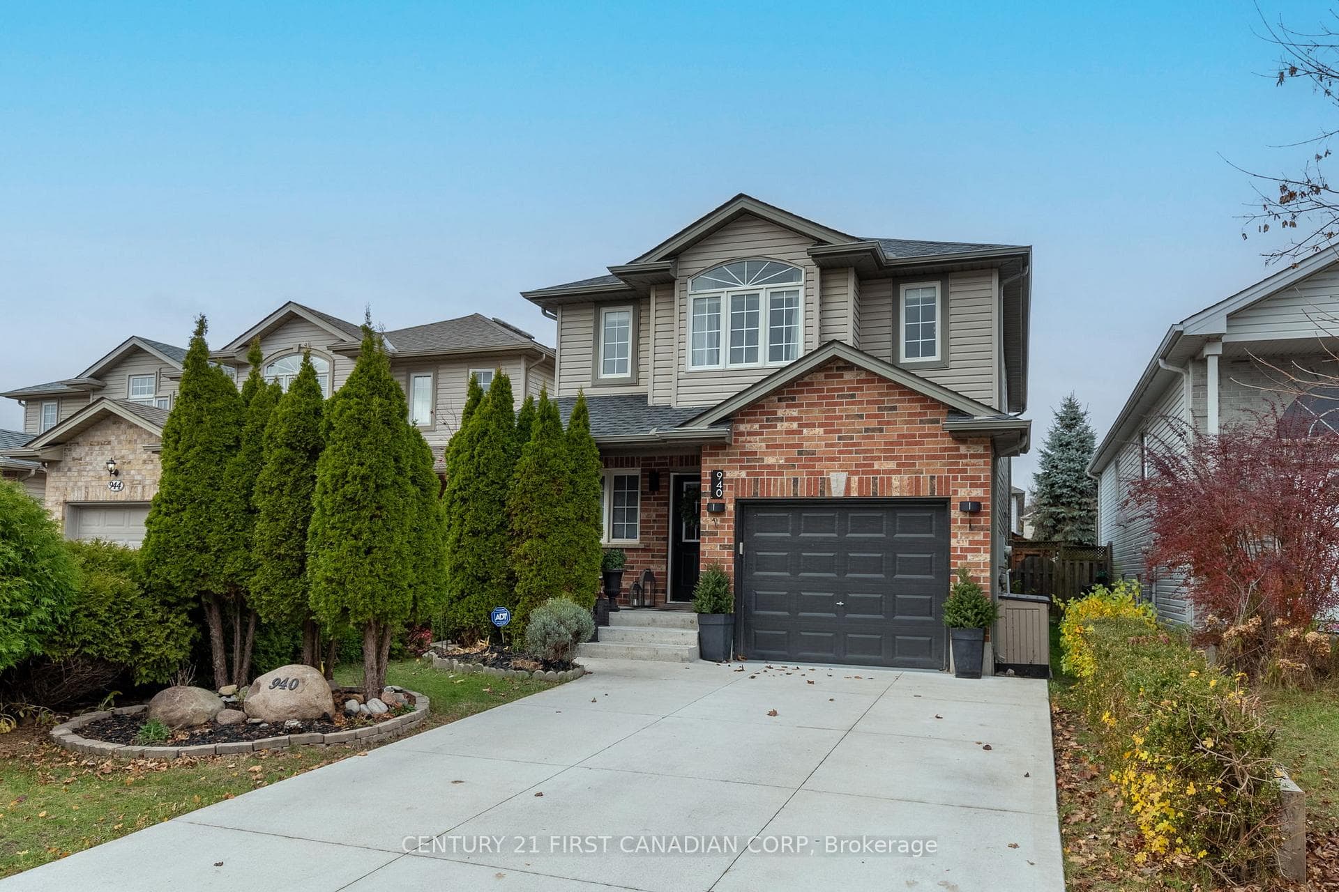940 Blythwood Road photo 1