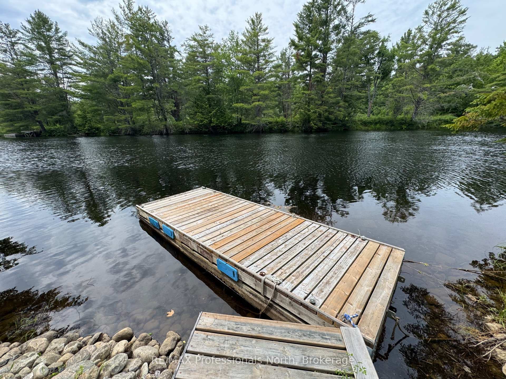 1090 River Haven Road photo 2