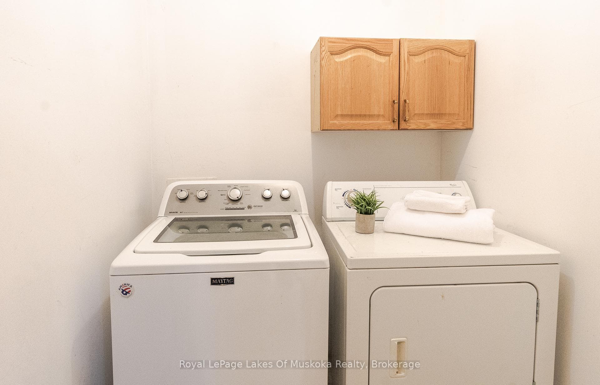 19 Glencairn Crescent photo 21