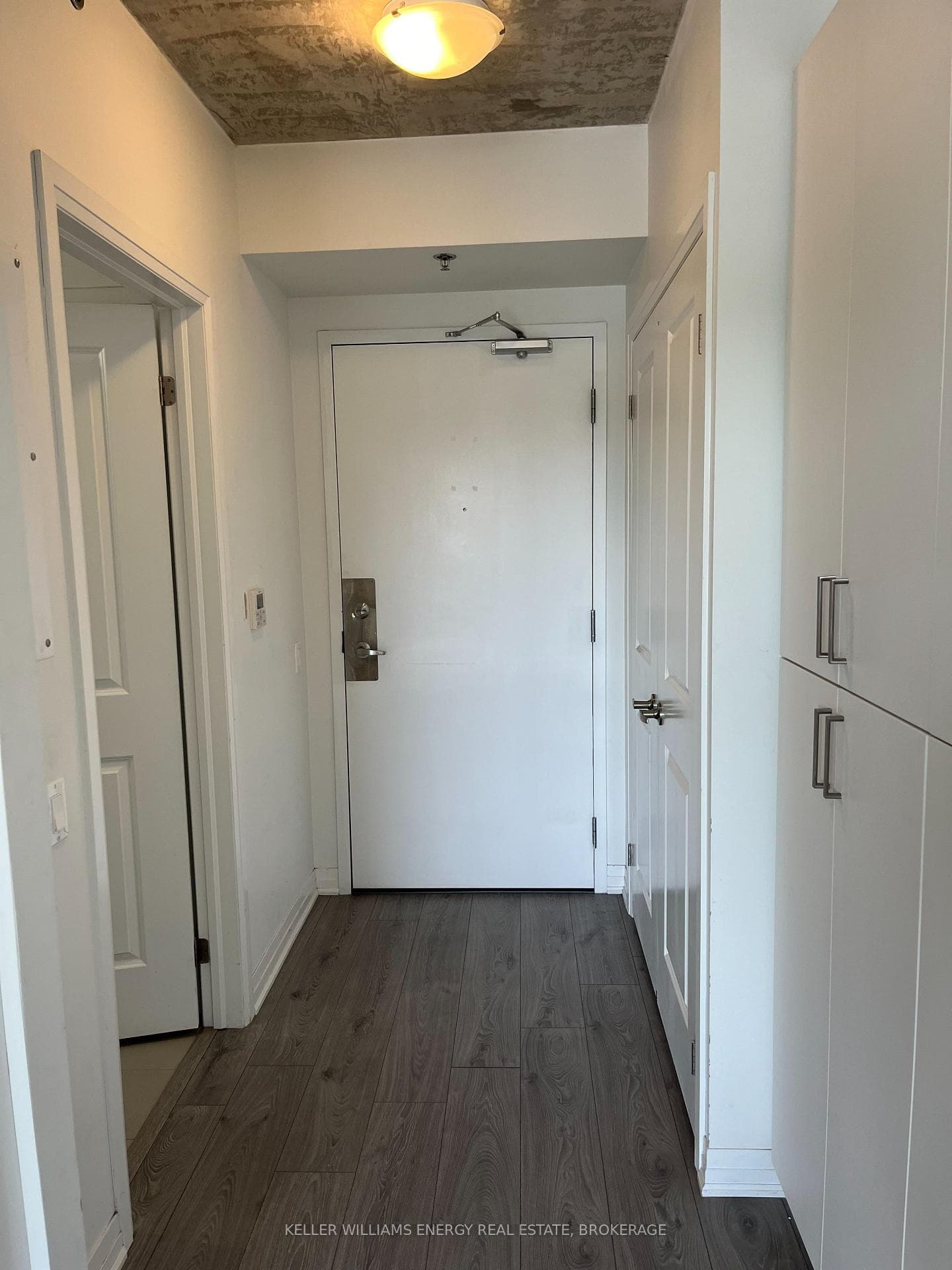 1900 Simcoe Street Unit 504 photo 3