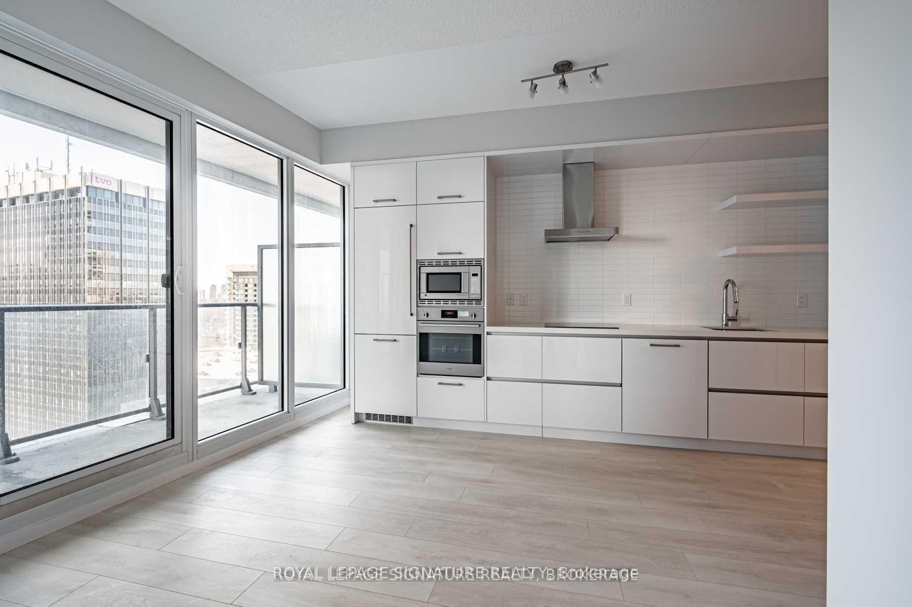 2221 Yonge Street Unit 1506 photo 1
