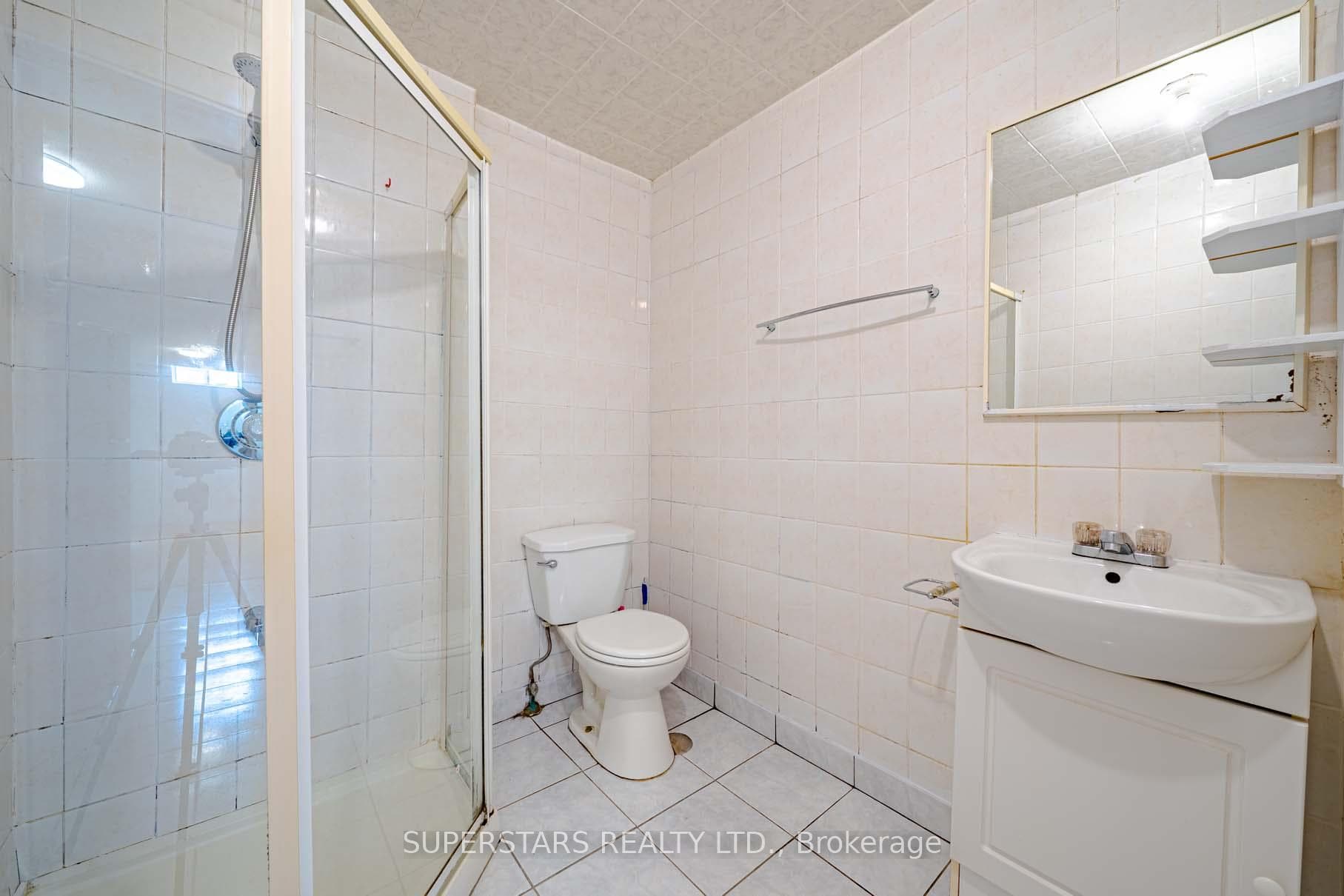 135 Appleby Crescent photo 33