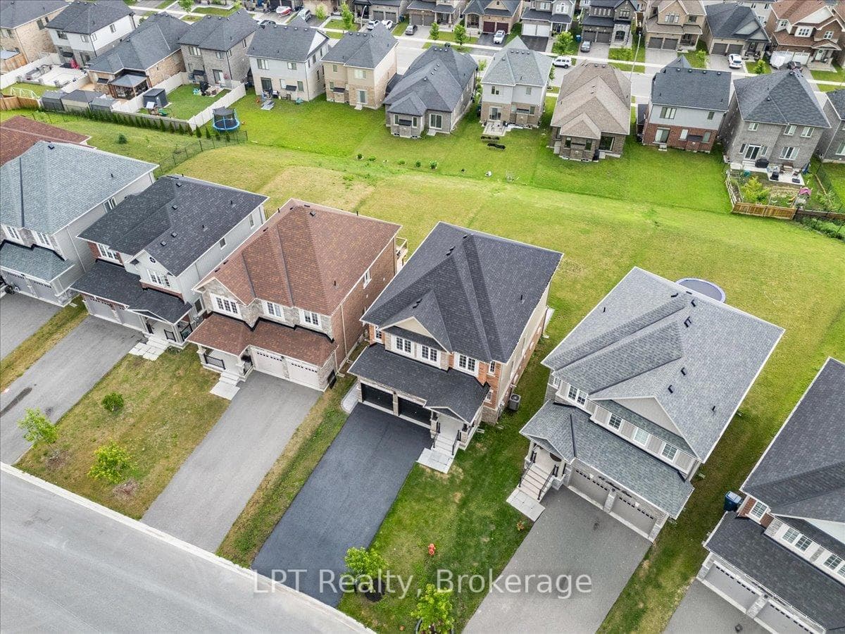 47 Atlantis Drive photo 4