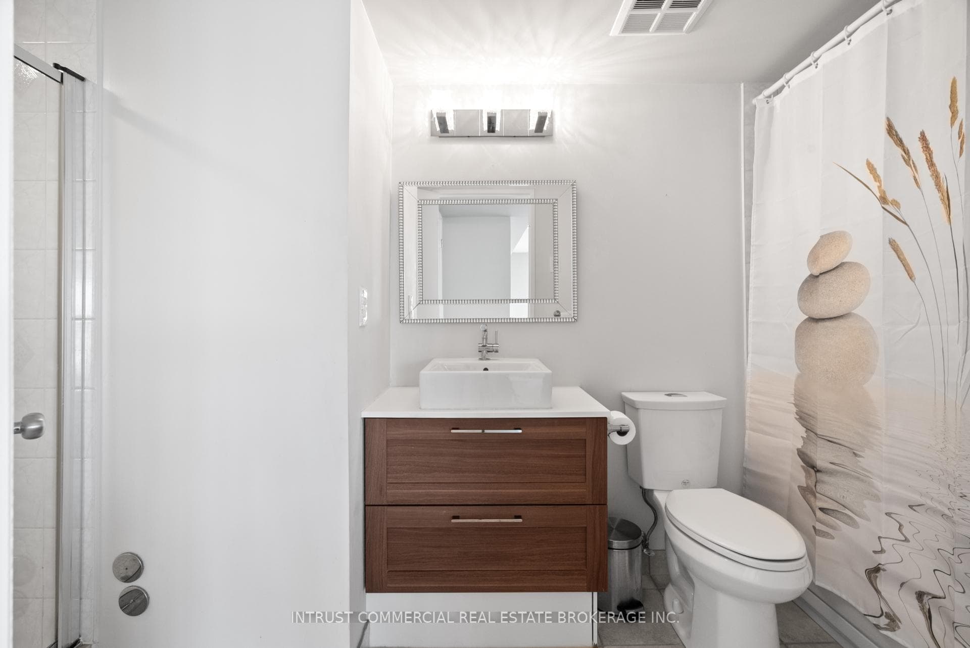 250 Manitoba Street Unit 627 photo 38
