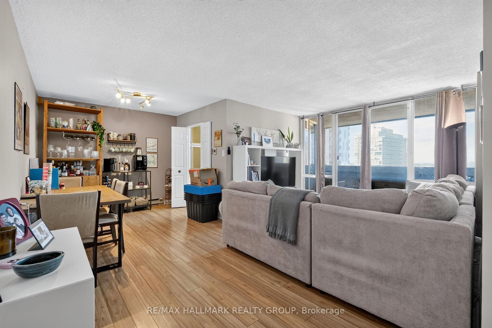 530 Laurier Avenue Unit 1907 photo 7