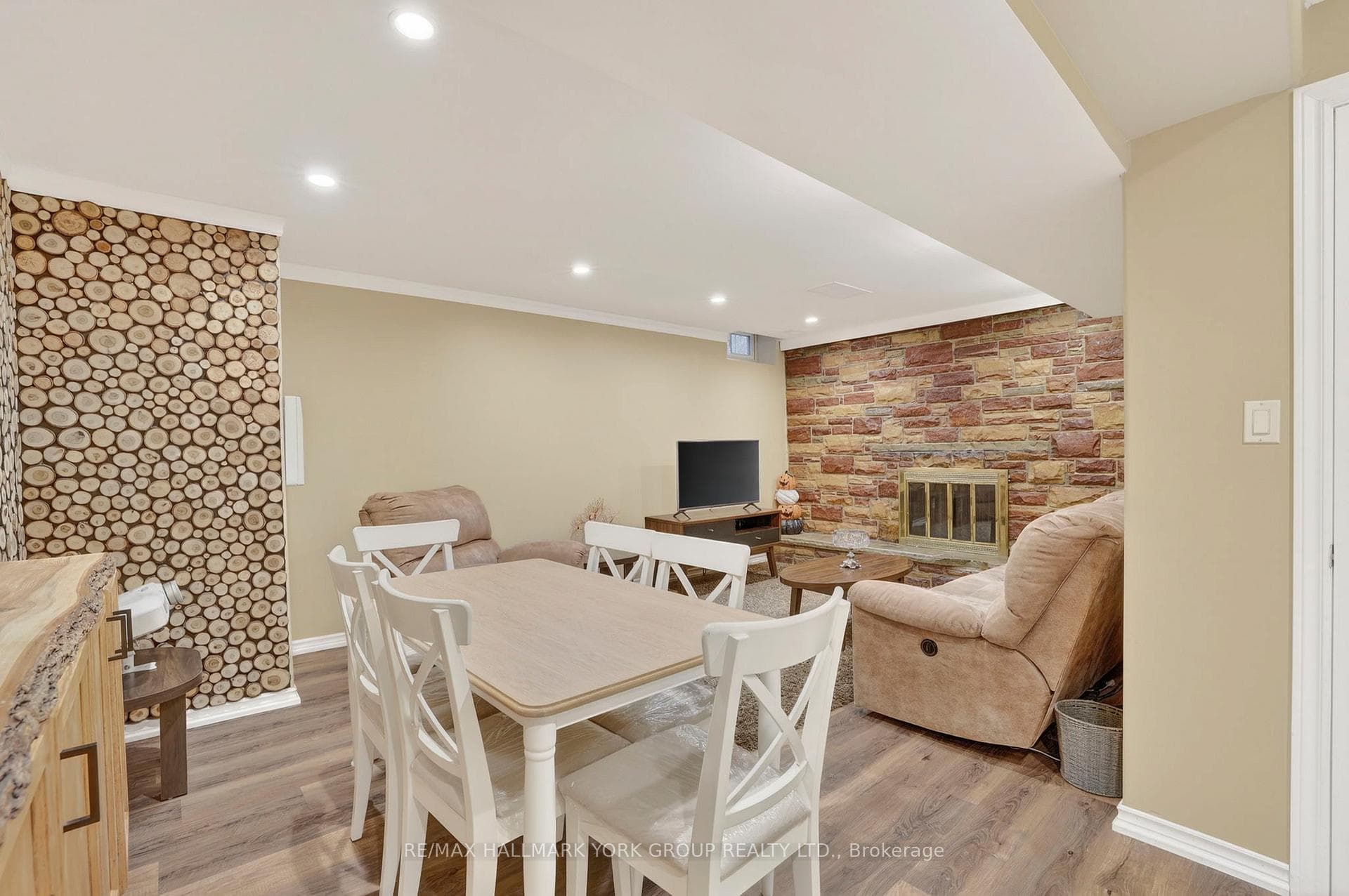 459 Sandford Street photo 33