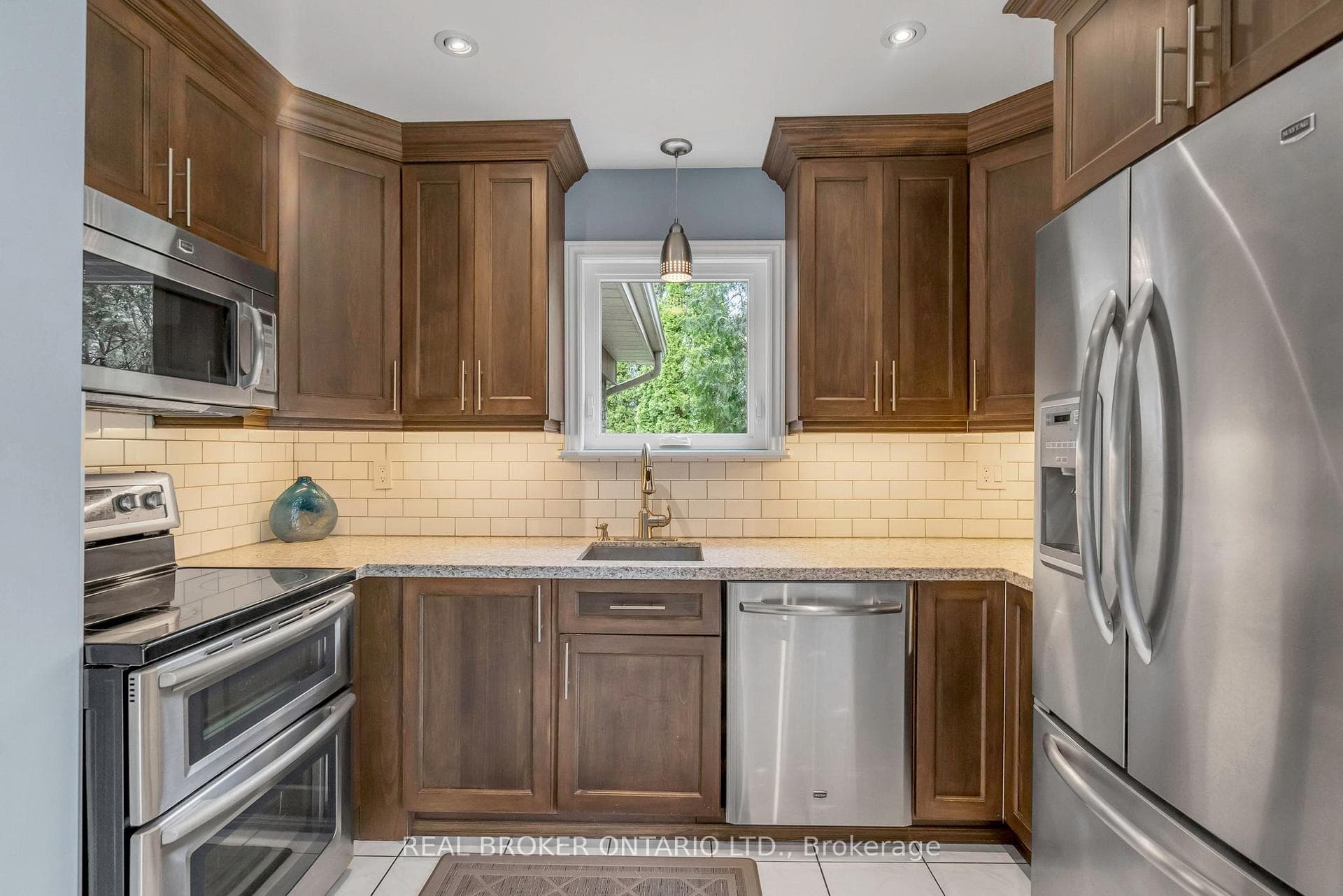 40 Montcalm Place photo 11