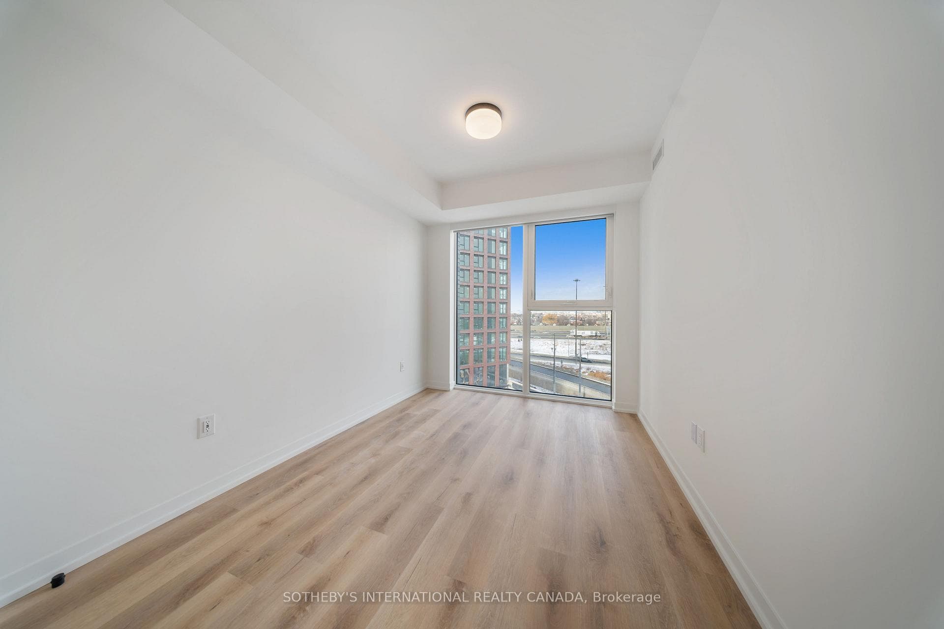 5 York Garden Way Unit 402 photo 25