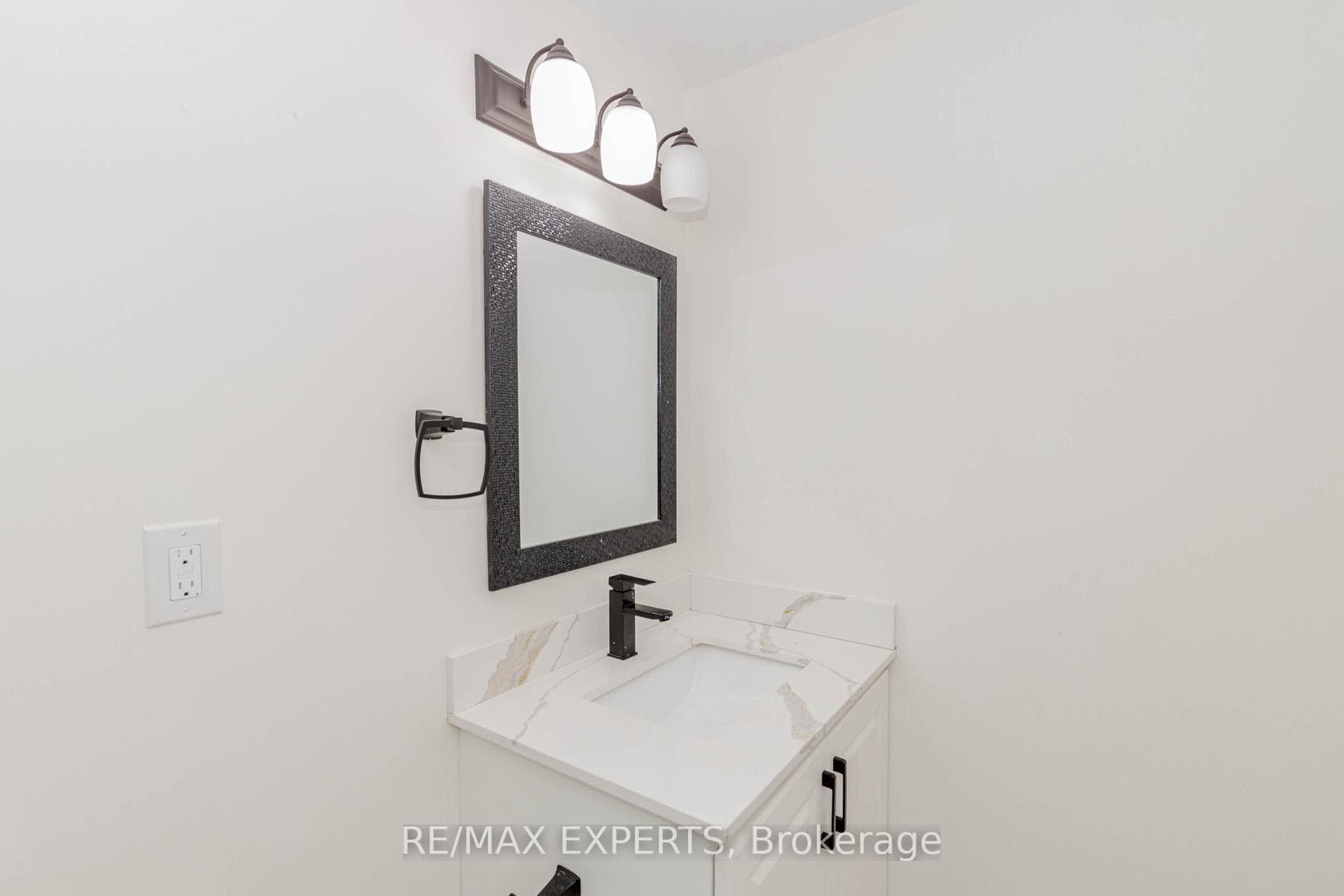 587 Grant Way Unit Bsmt photo 27