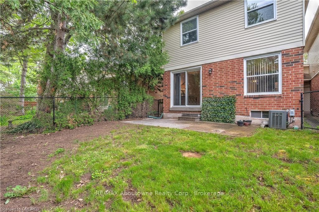 1122 EDGEHILL Place photo 22