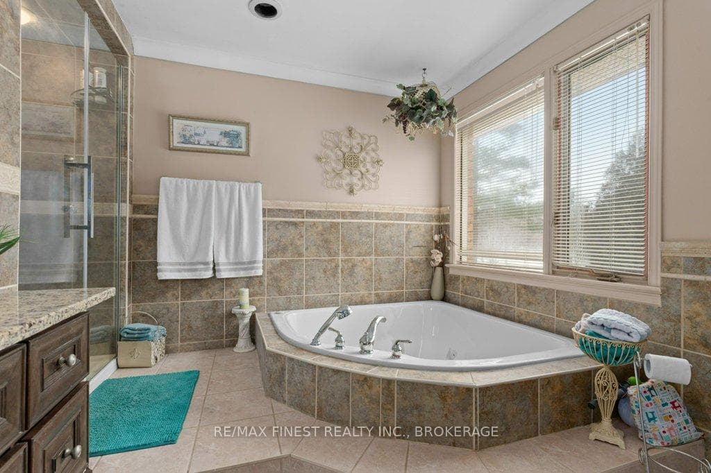 2154 Arne Crescent photo 21