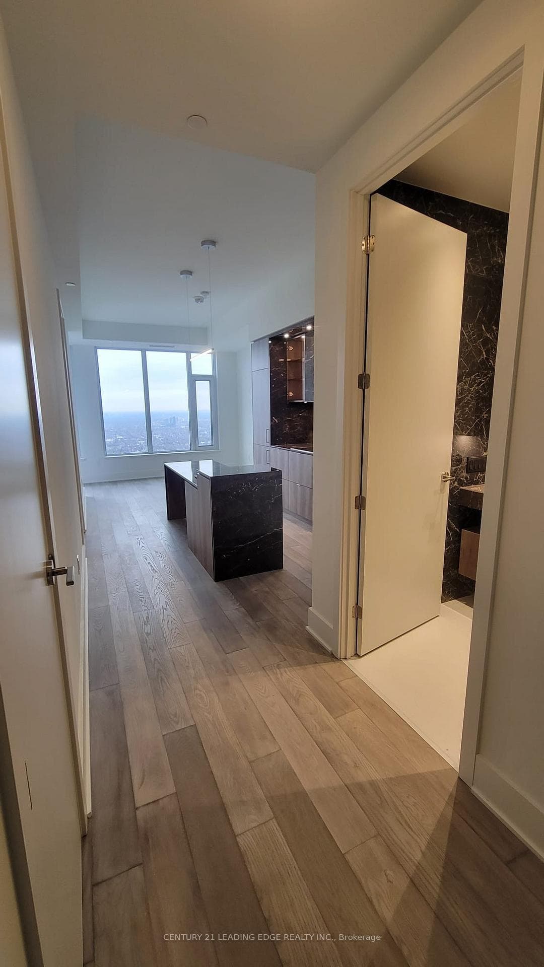 11 Yorkville Avenue Unit 5801 photo 4