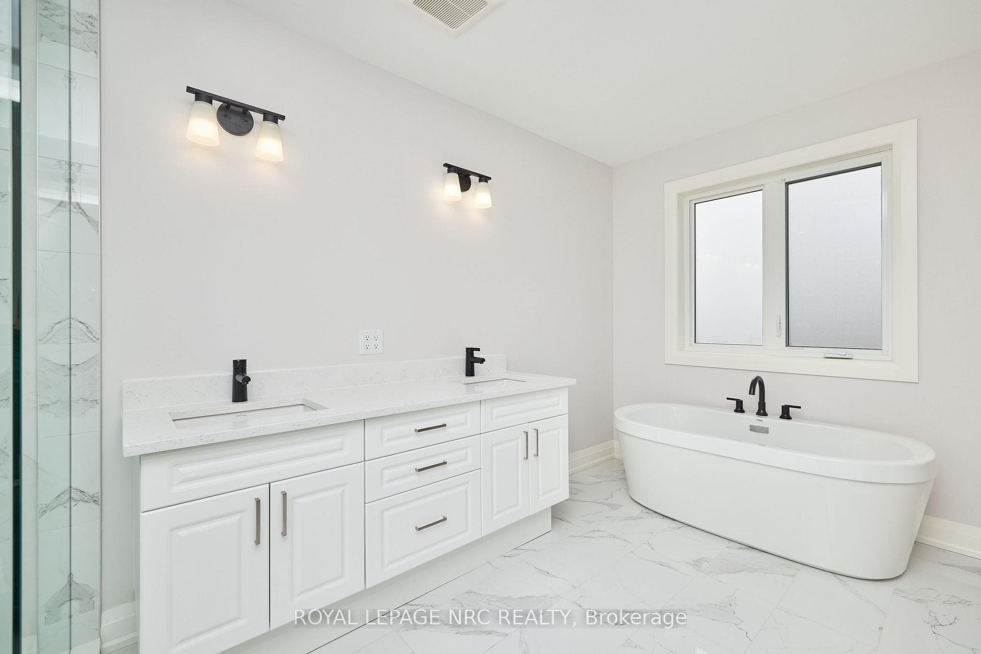 196 Hodgkins Avenue photo 21