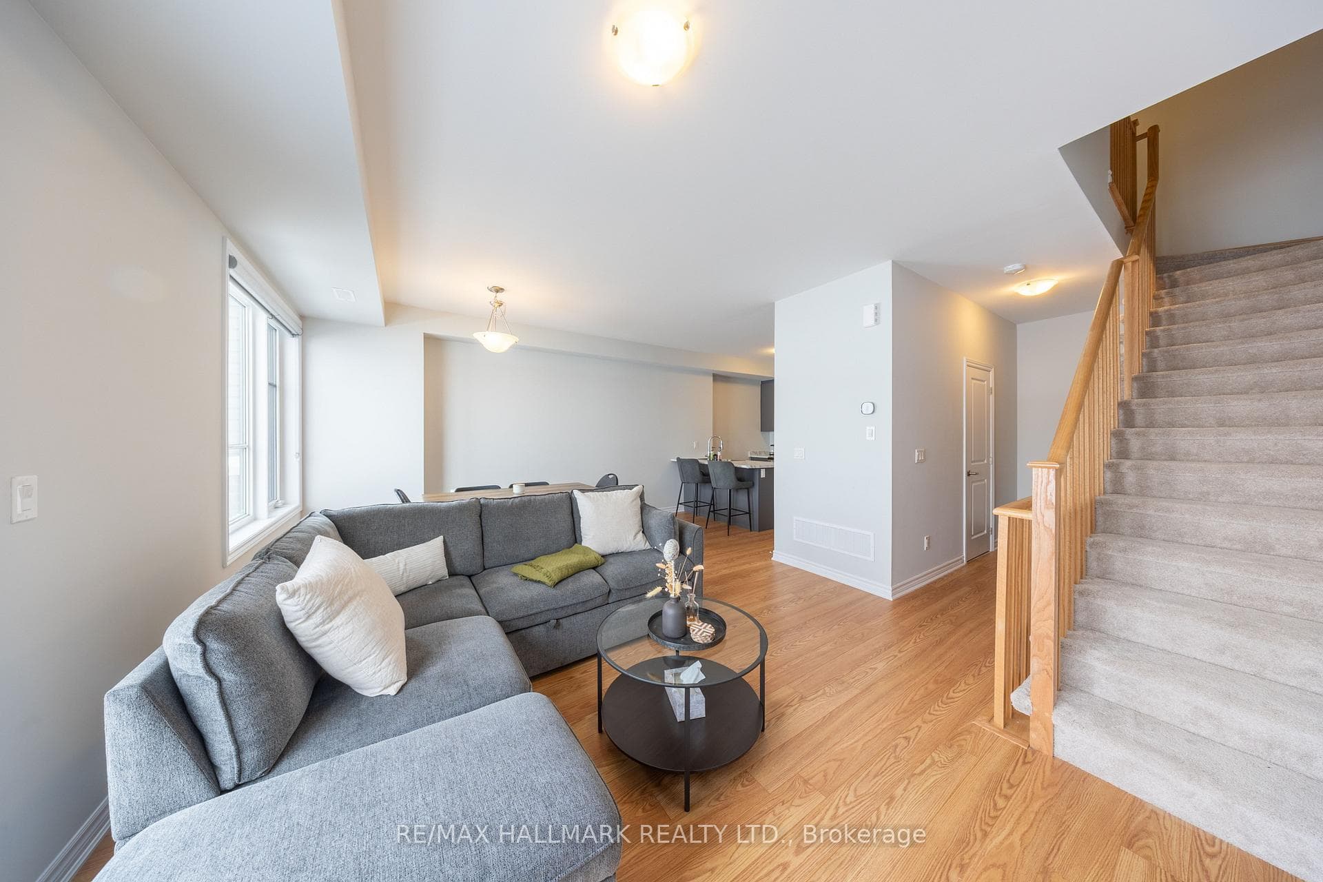 1198 Greentree Path photo 5