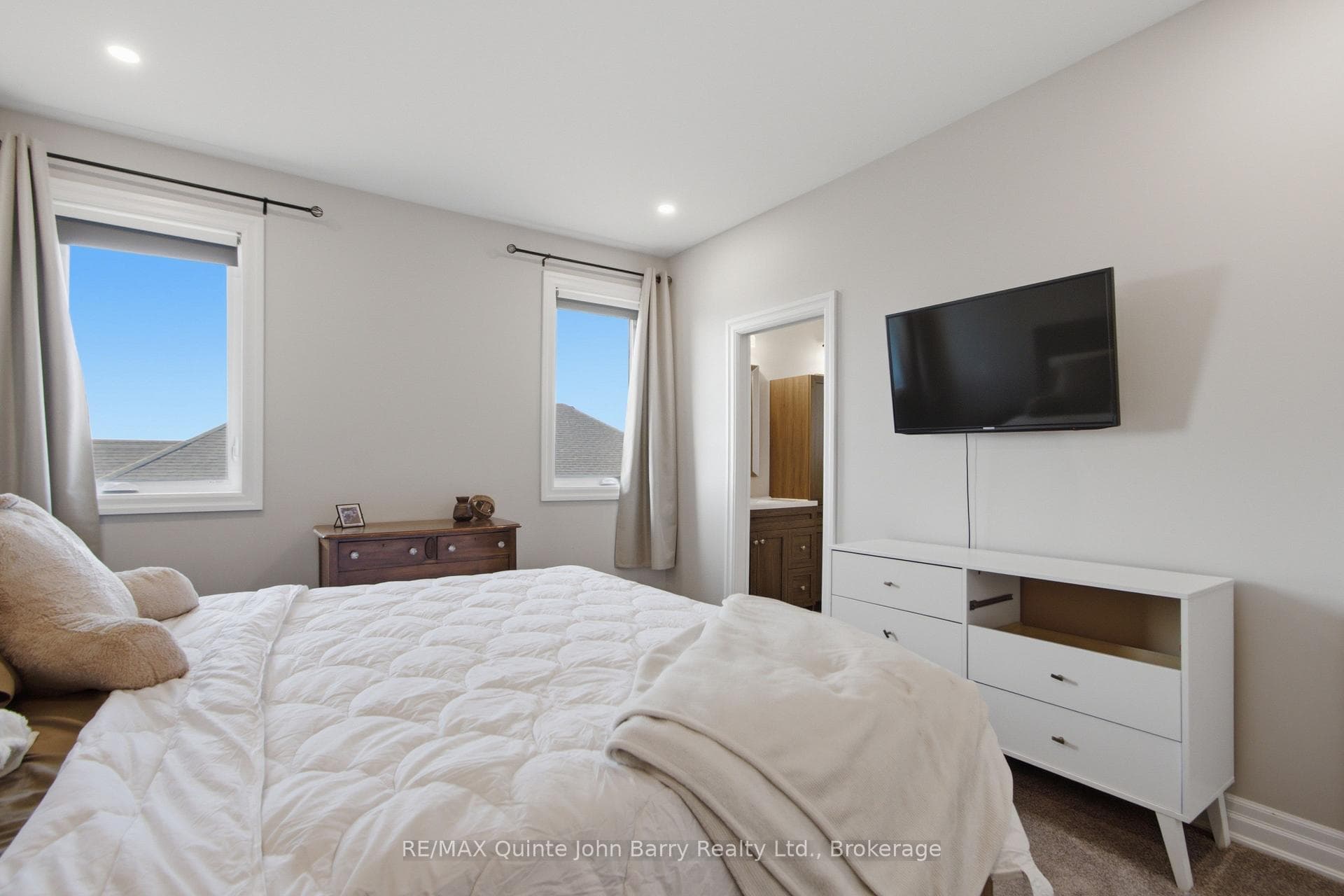 8 Tackaberry Drive photo 15