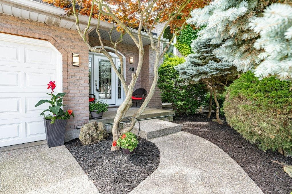 48 McMaster Drive photo 2