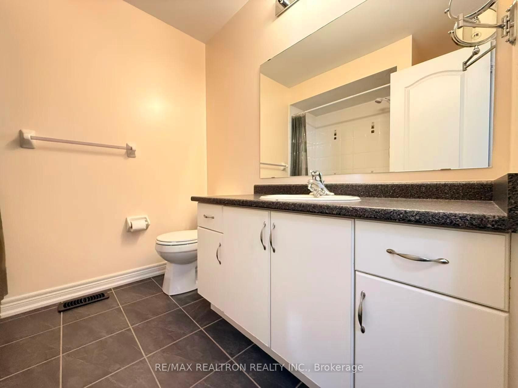 7 Hyacinth Street photo 32