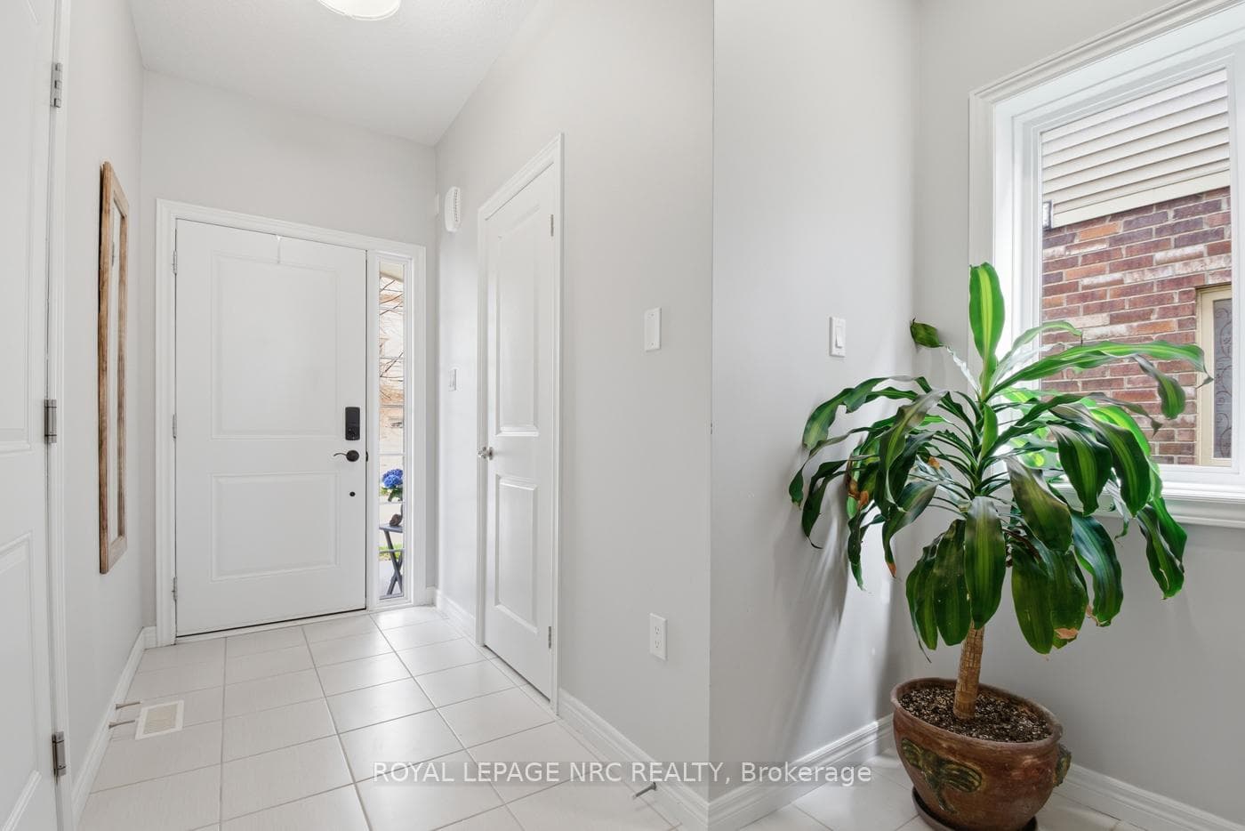 107 Dunrobin Lane photo 6