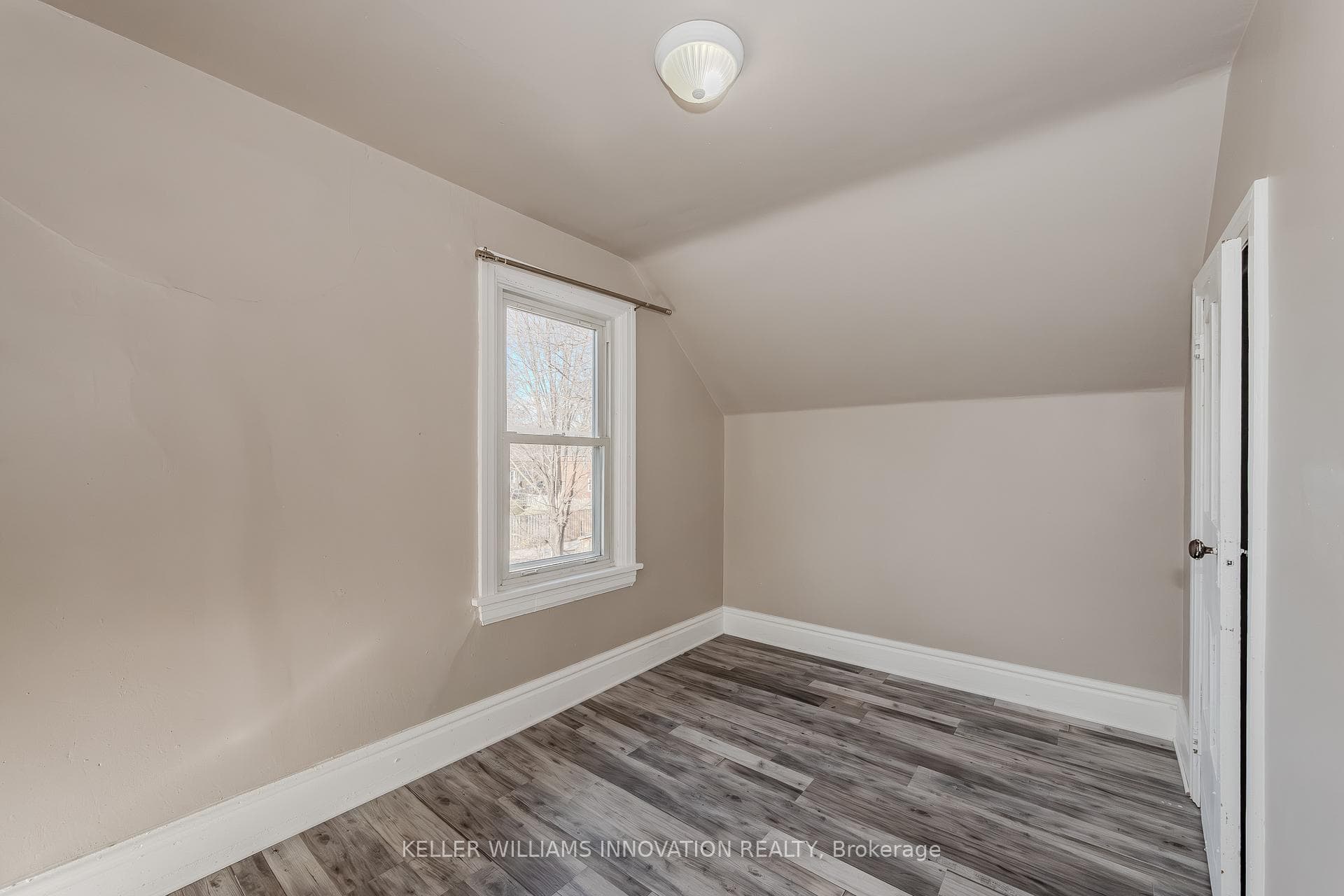 229 VICTORIA Road photo 21