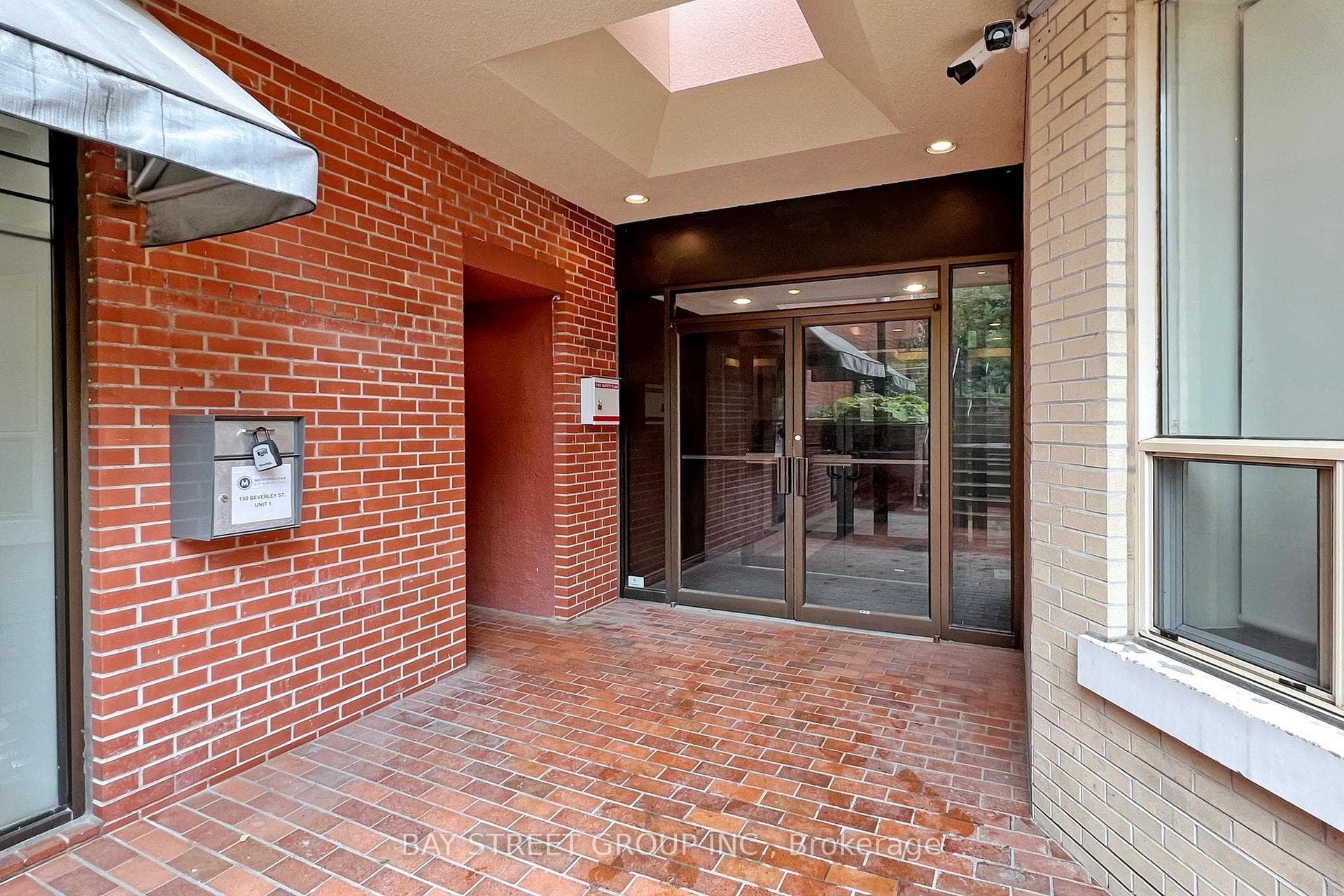 150 Beverley Street Unit 2E photo 3