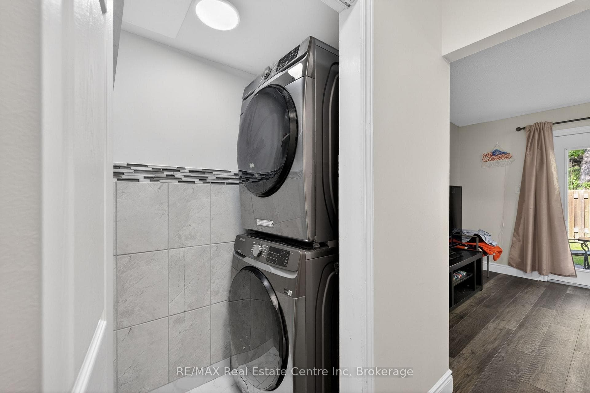 137 Dovercliffe Road photo 18