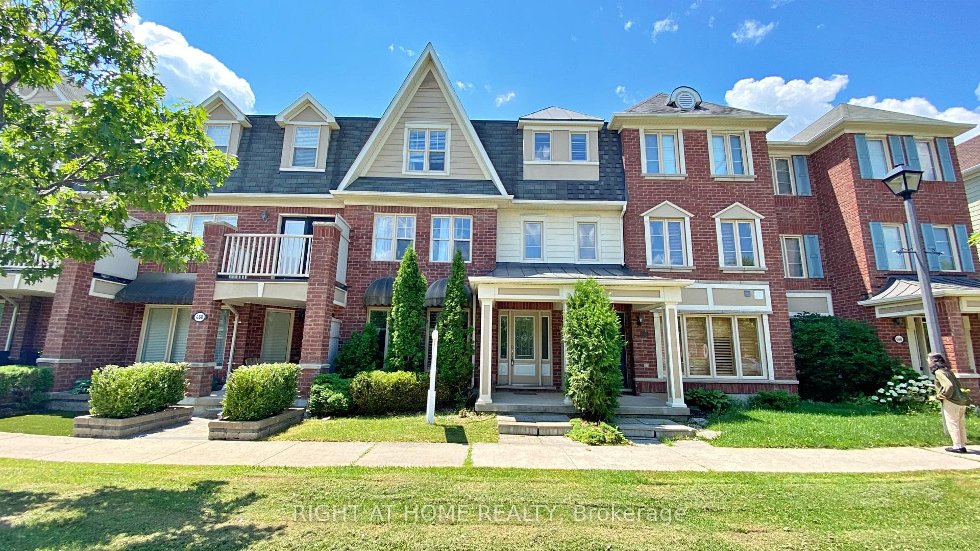 664 Holly Avenue photo 1