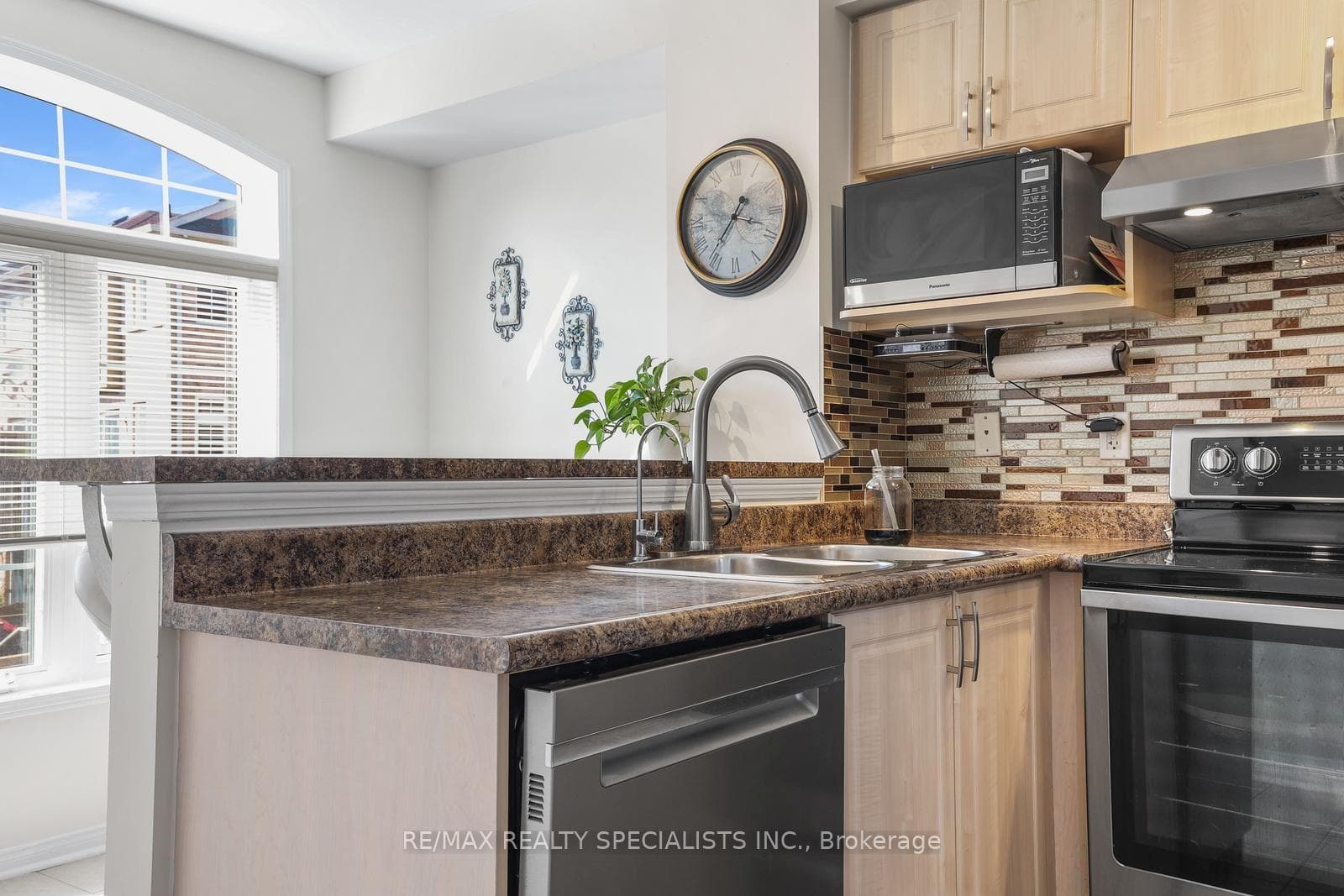 3370 Redpath Circle photo 13