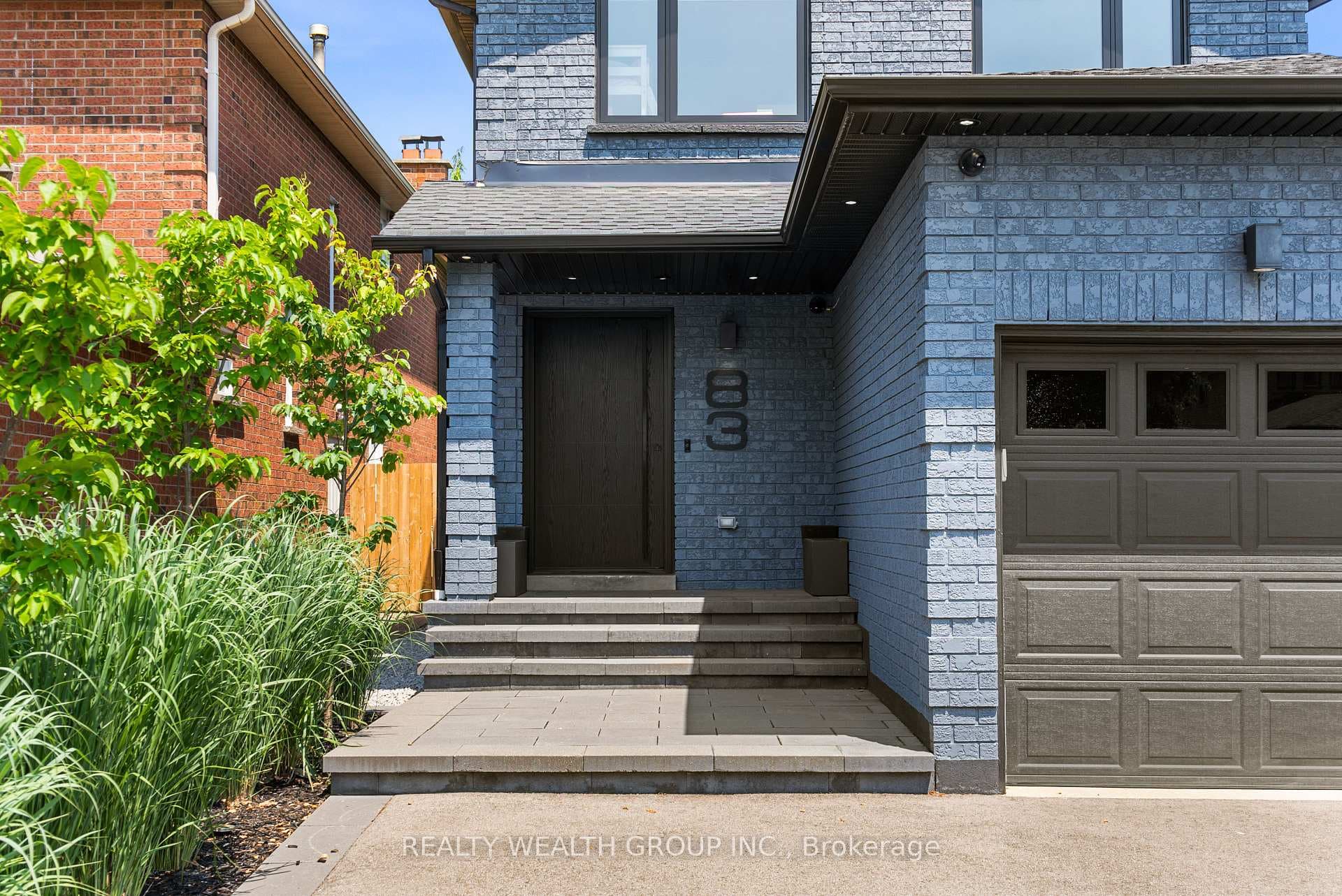 83 Governor Crescent photo 2