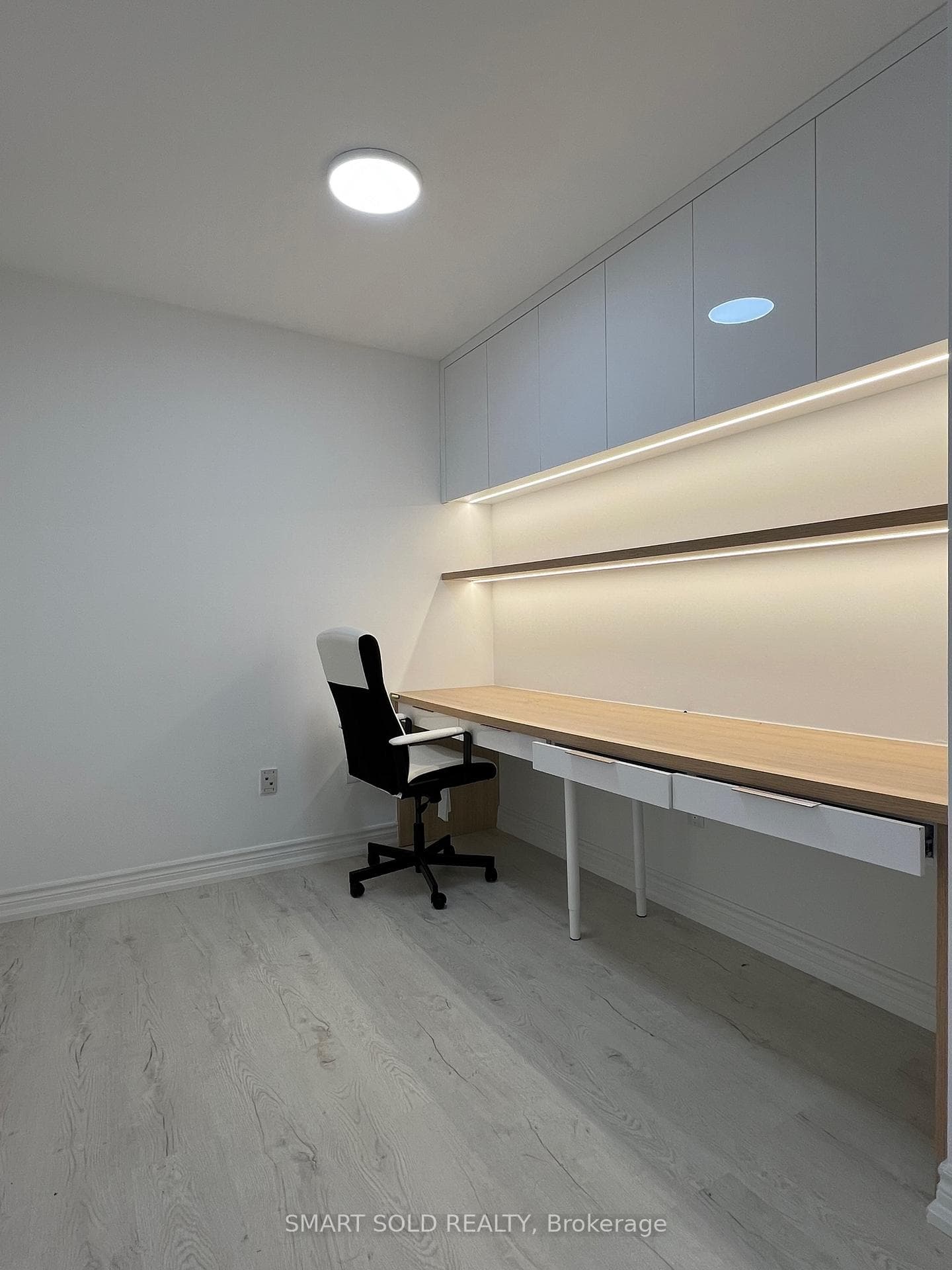 Huge Den/3rd bedroom