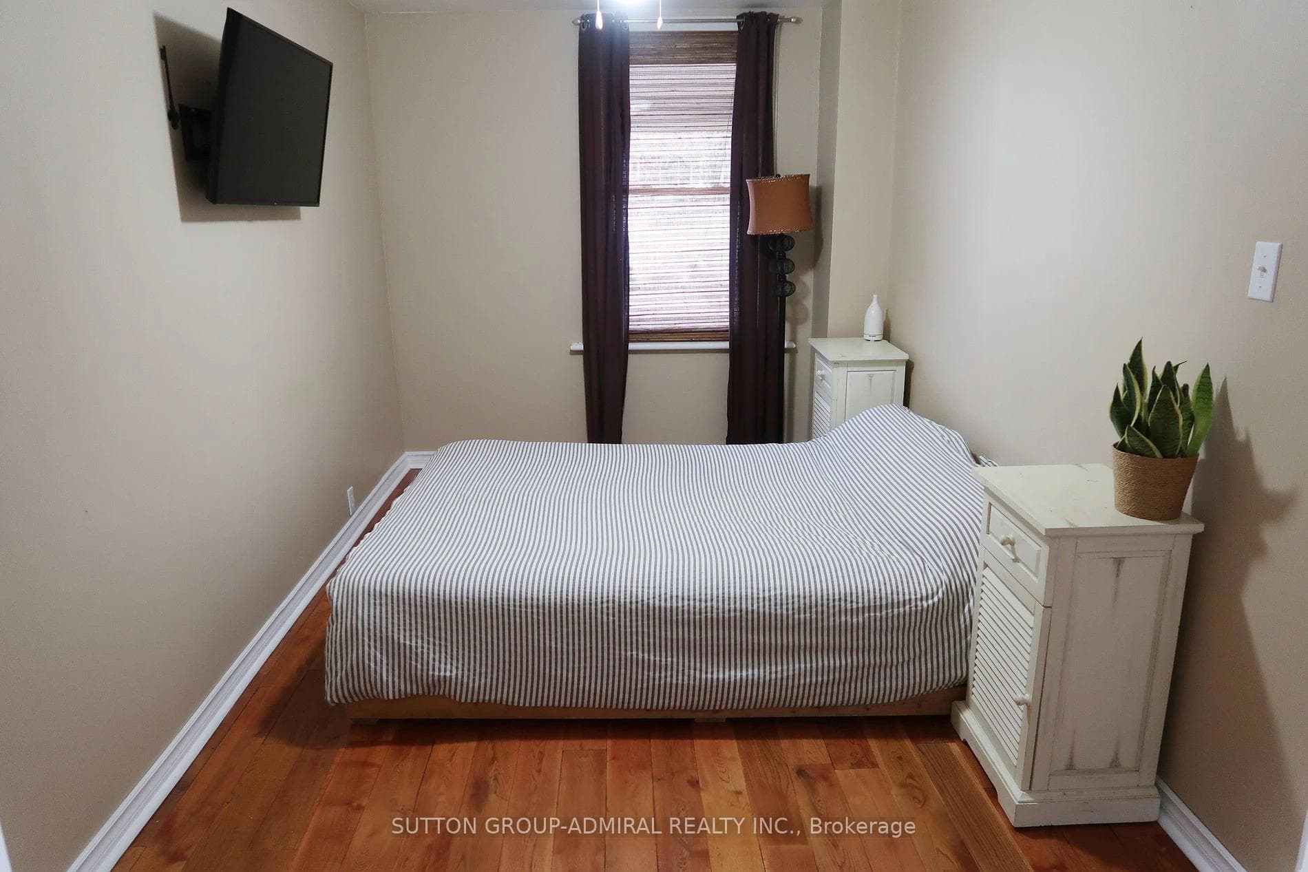 439 Burdick Place photo 6