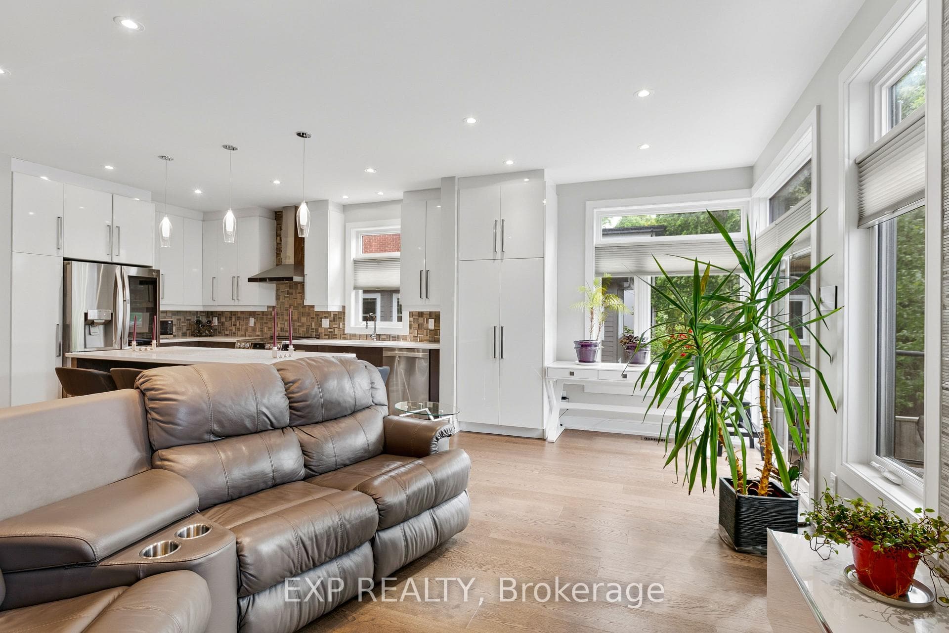 157 Wesley Avenue photo 9