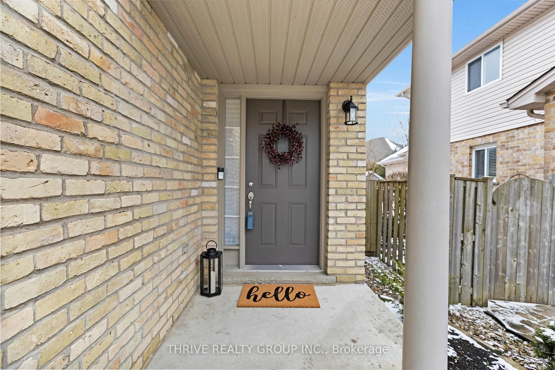 1663 Bayswater Crescent photo 4