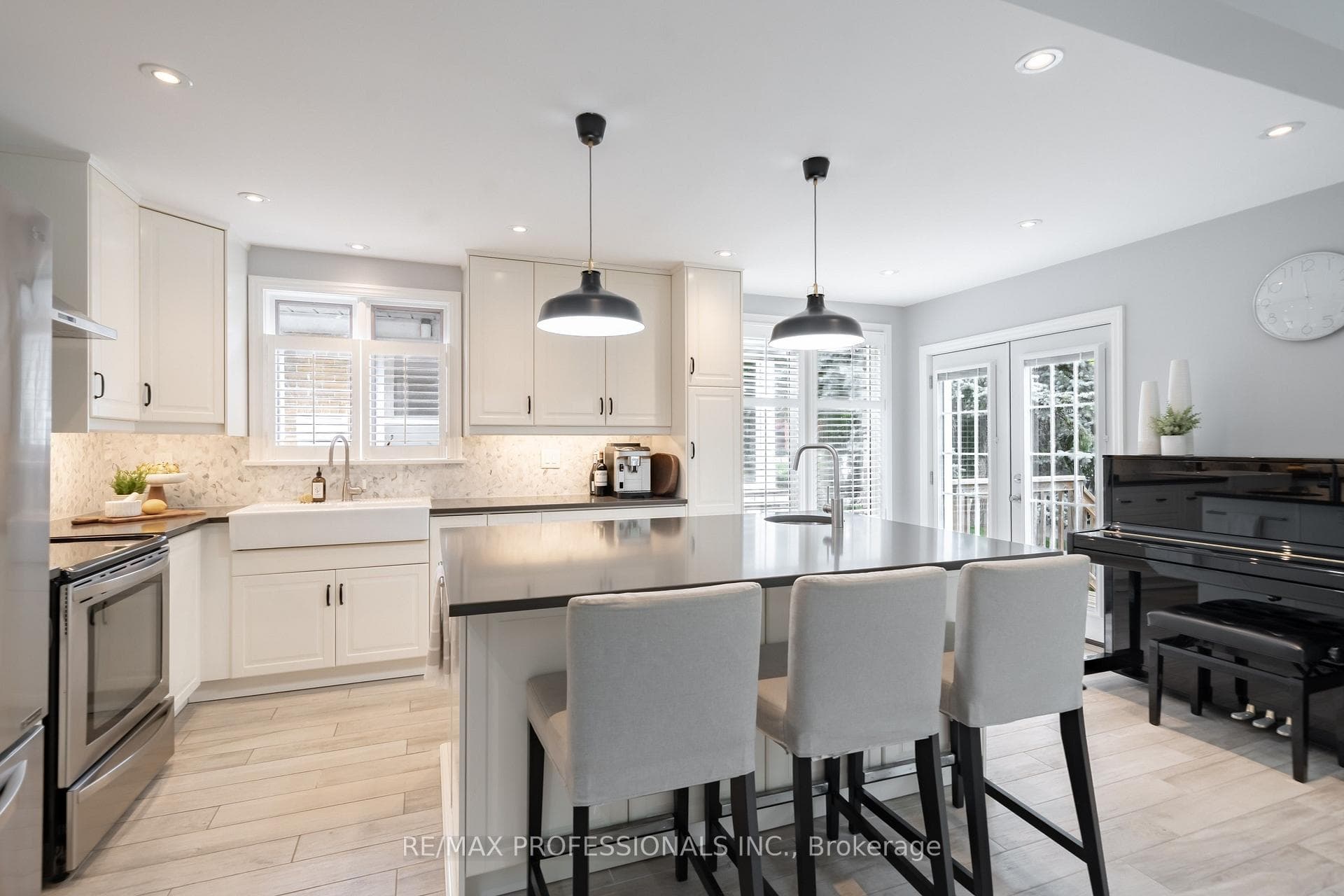 86 Van Dusen Boulevard photo 6