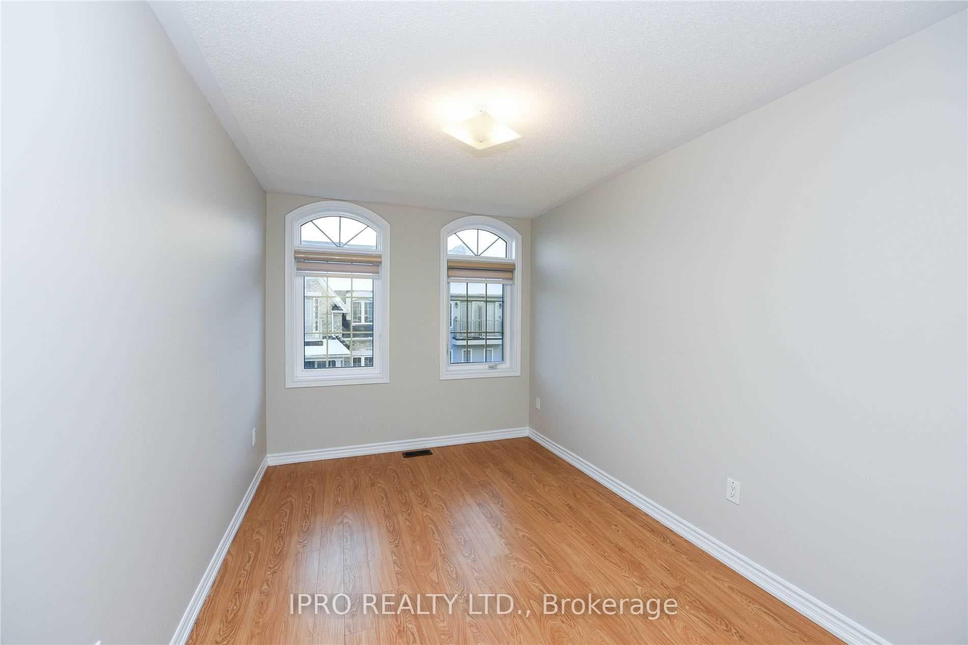 19 Miami Grove photo 15