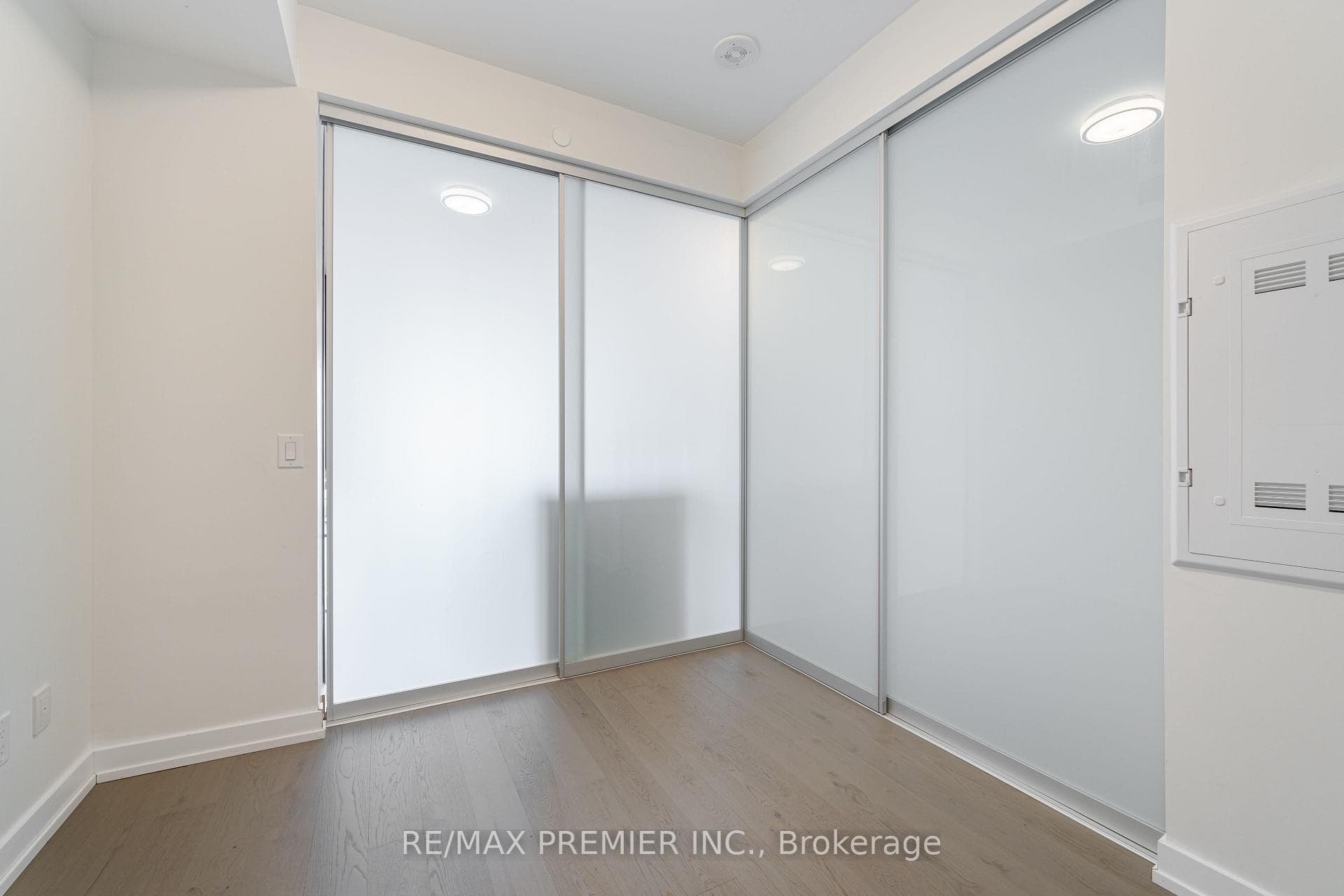 488 University Avenue Unit 3201 photo 21