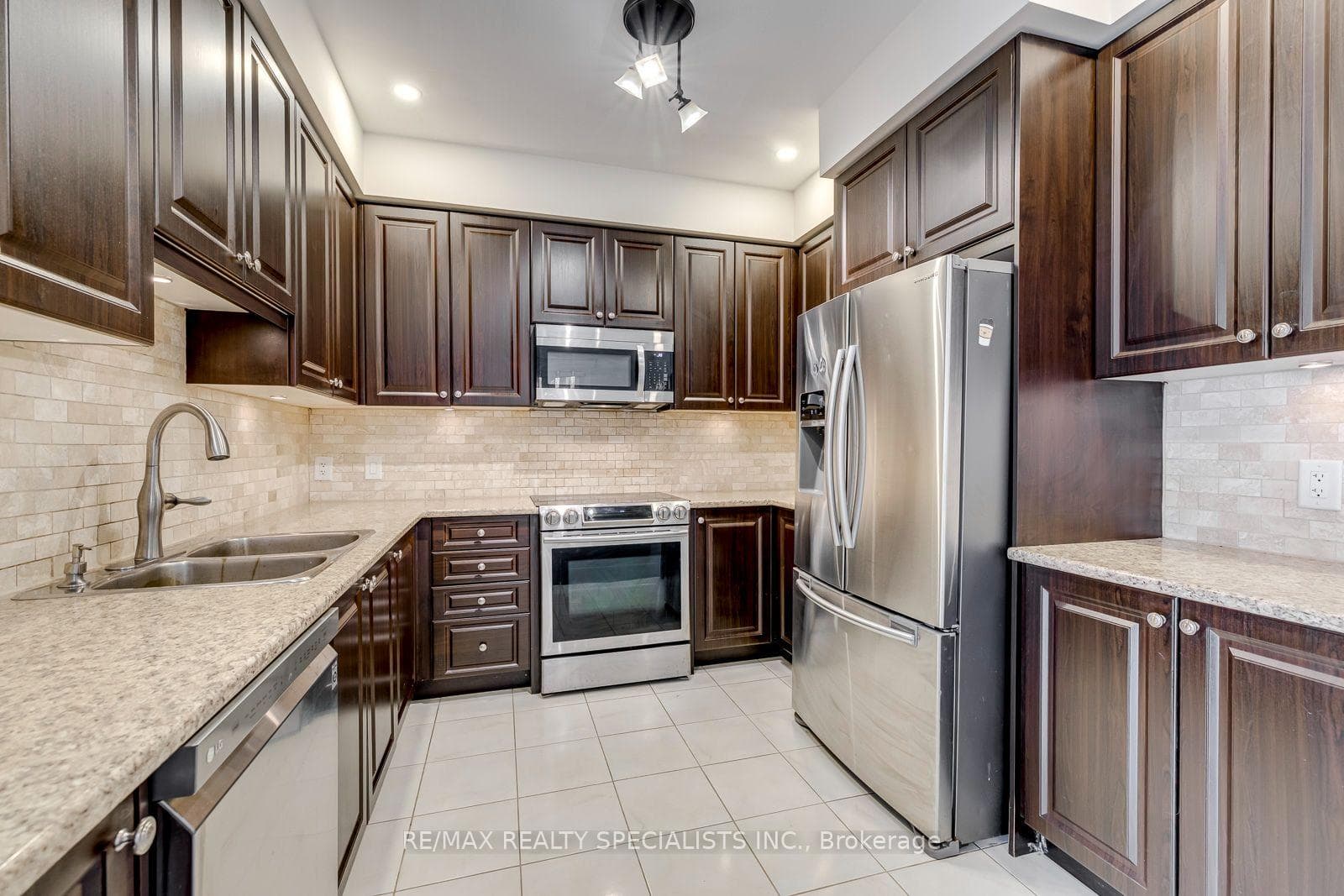 20 Wellman Crescent photo 7