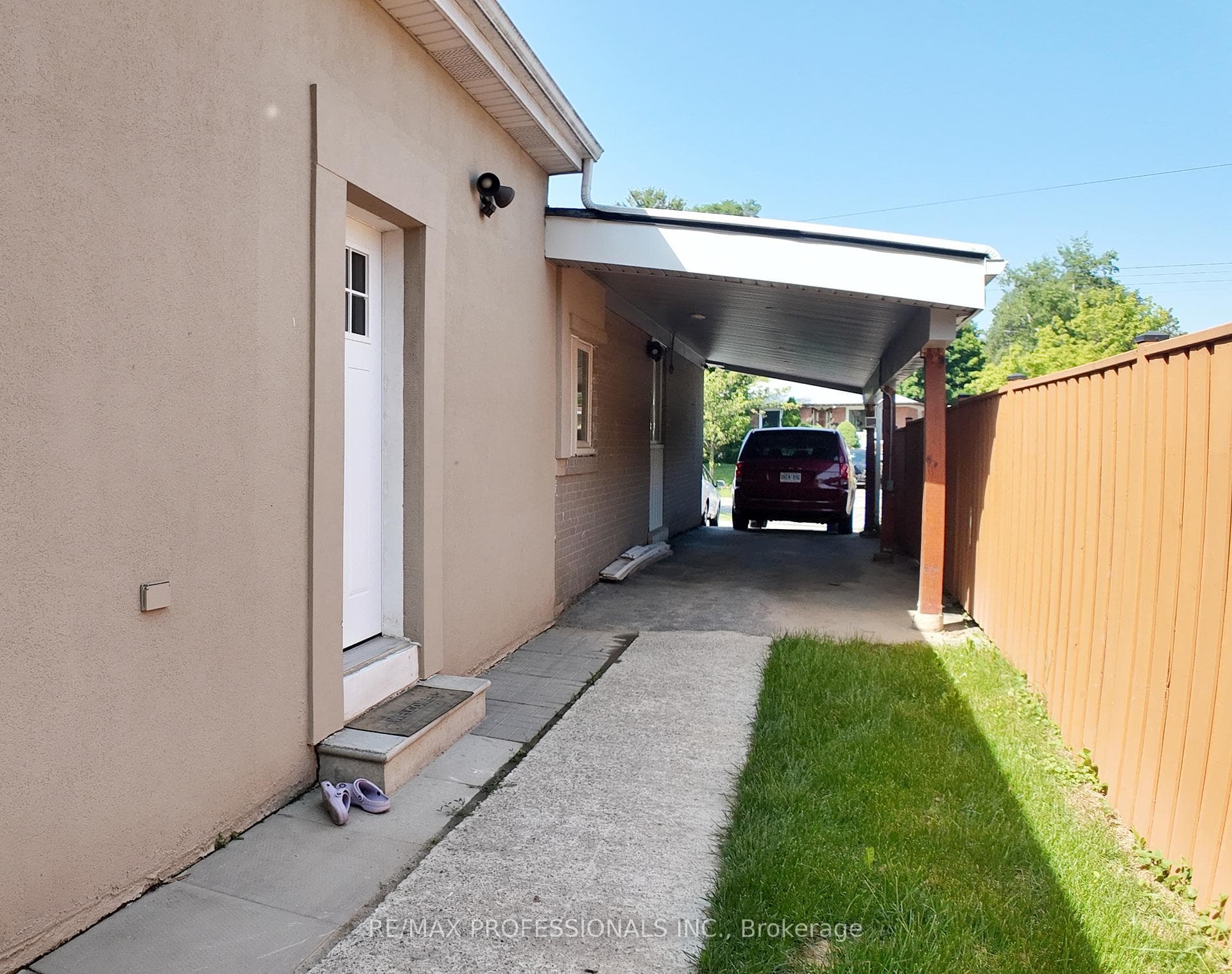 5 Farmbrook Road Unit B photo 1