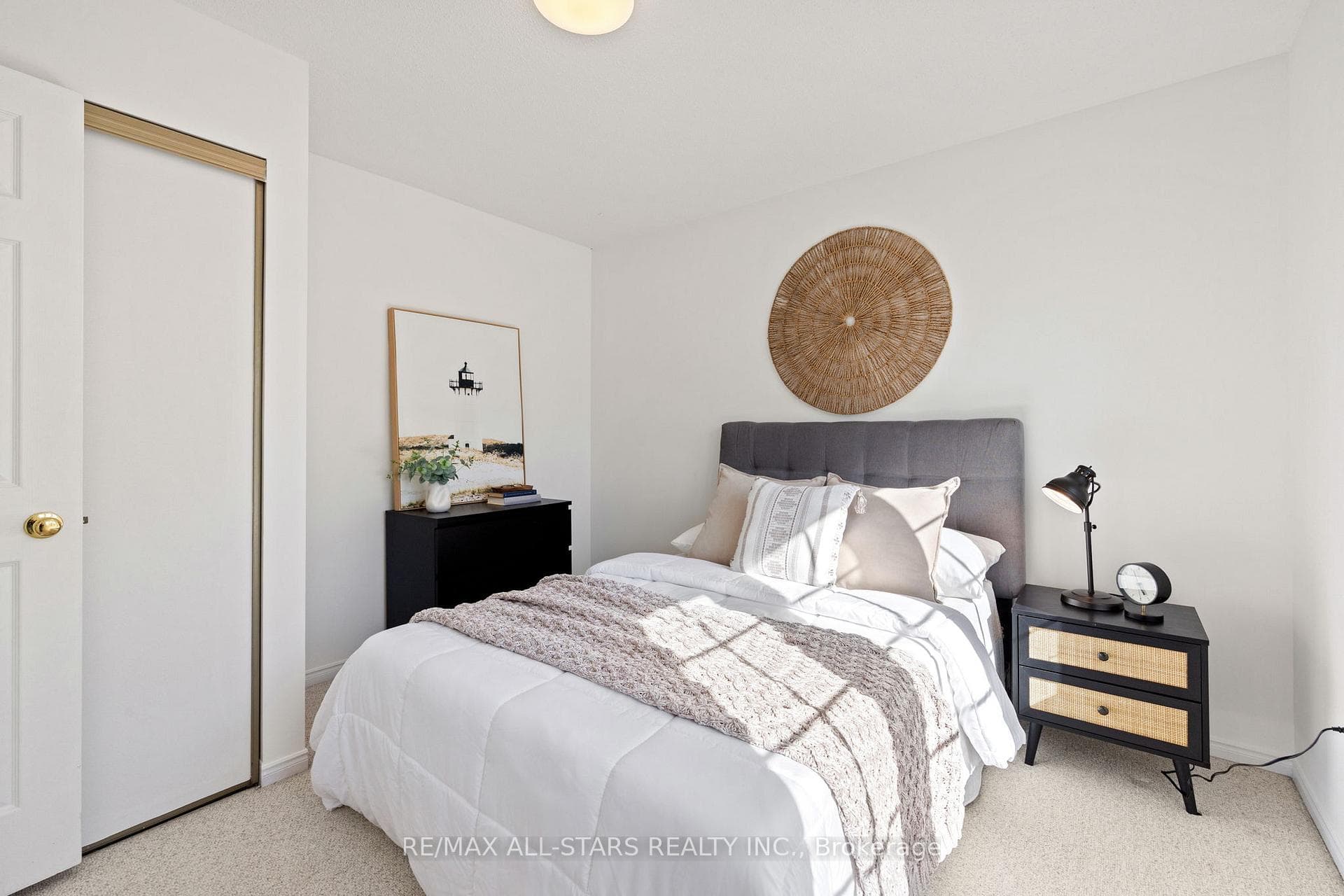 83 John Stiver Crescent photo 32