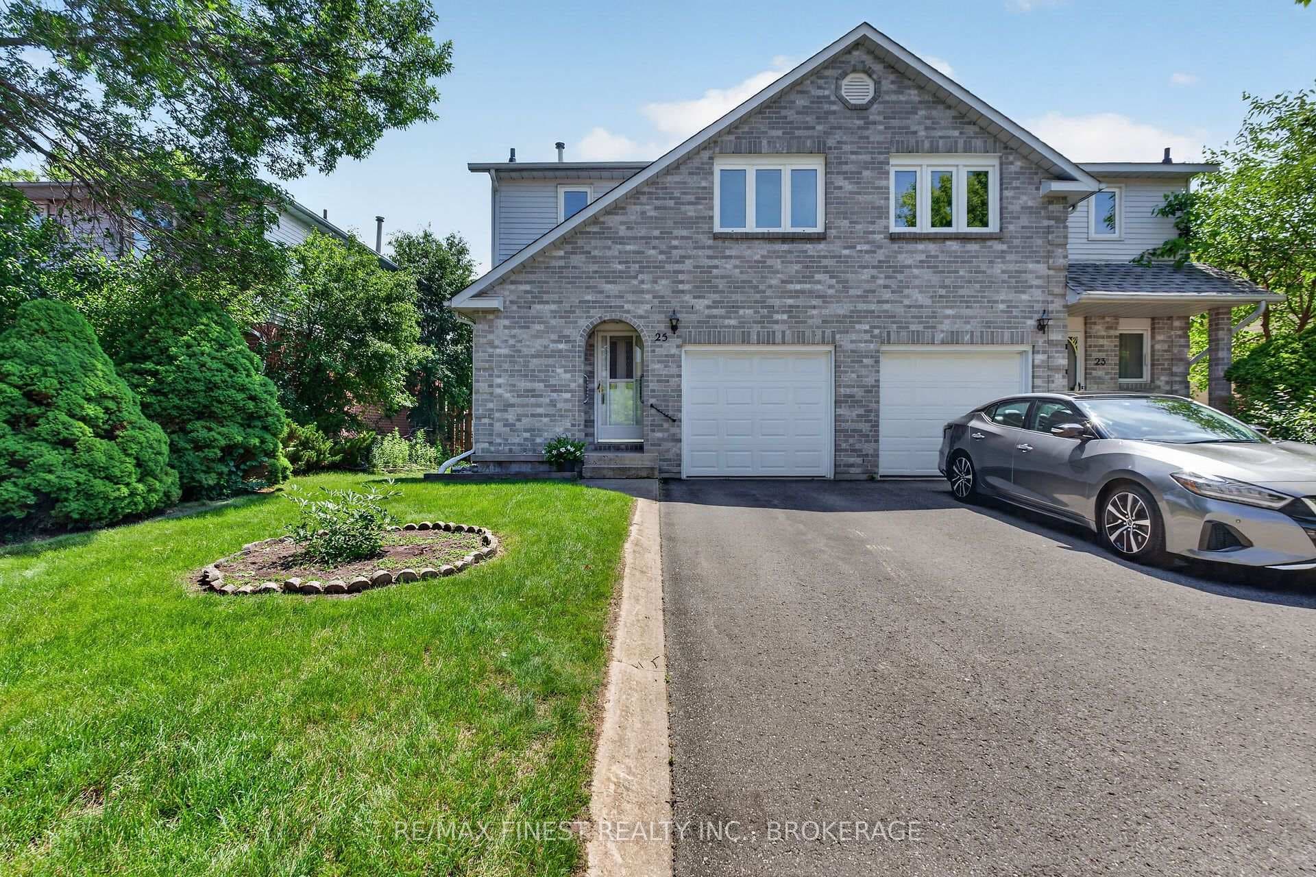 25 Rose Abbey Drive photo 1