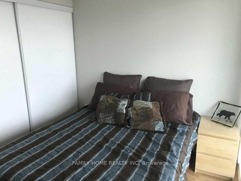 5500 Yonge Street Unit 2402 photo 4