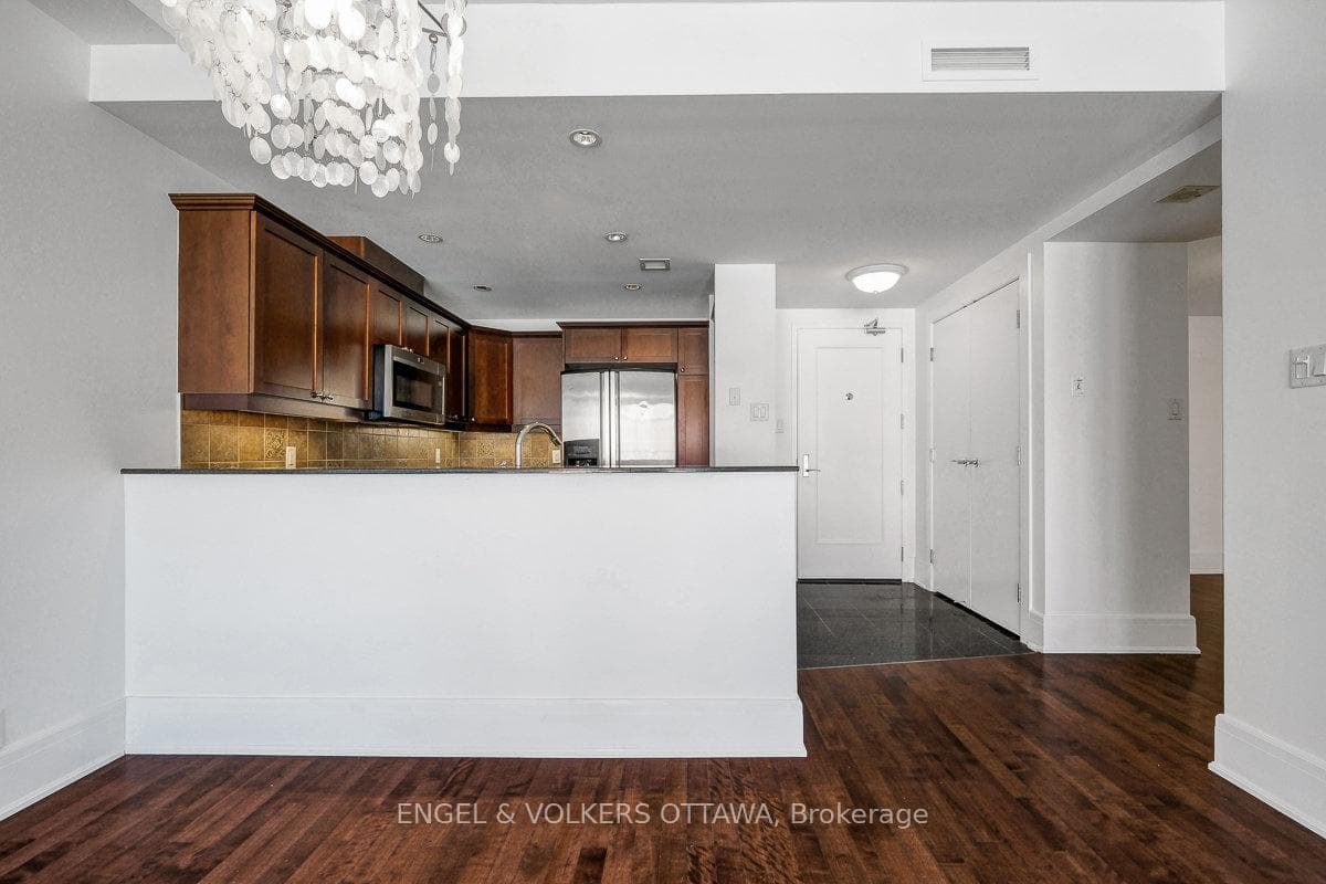 700 Sussex Drive Unit 403 photo 13