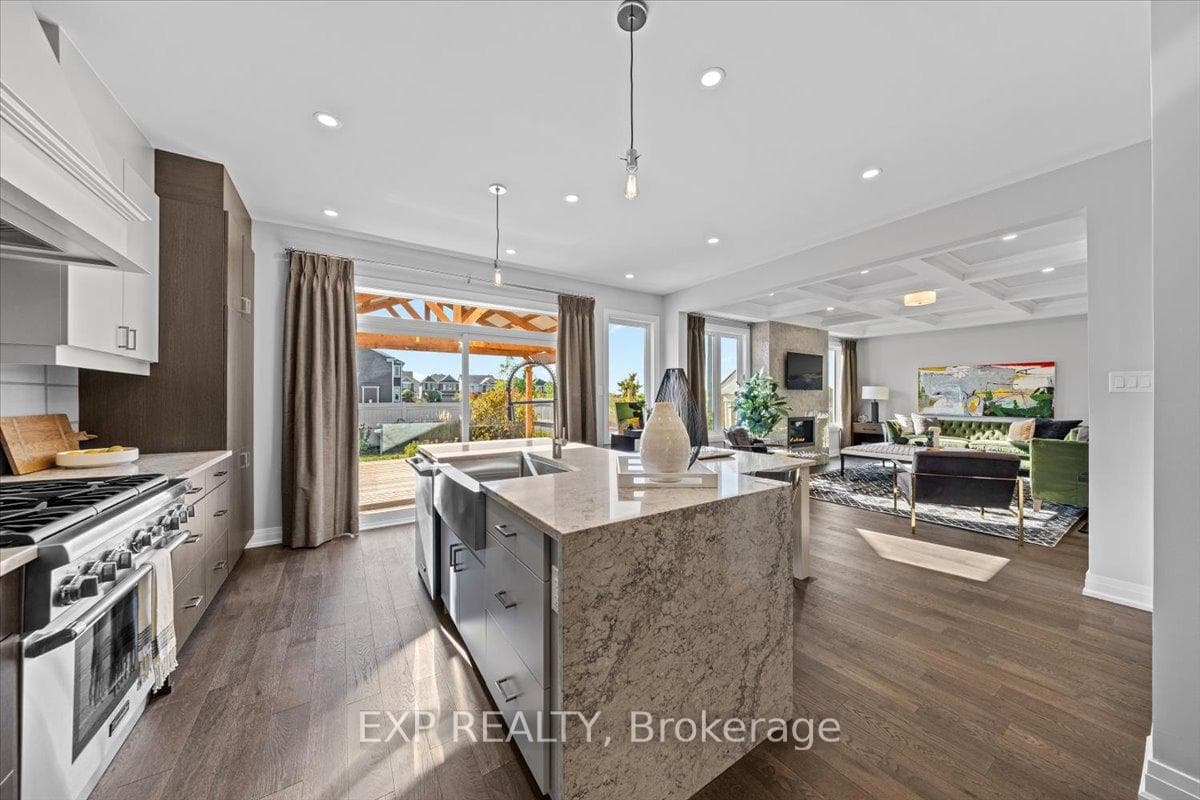 Images provided are to showcase builder finishes.